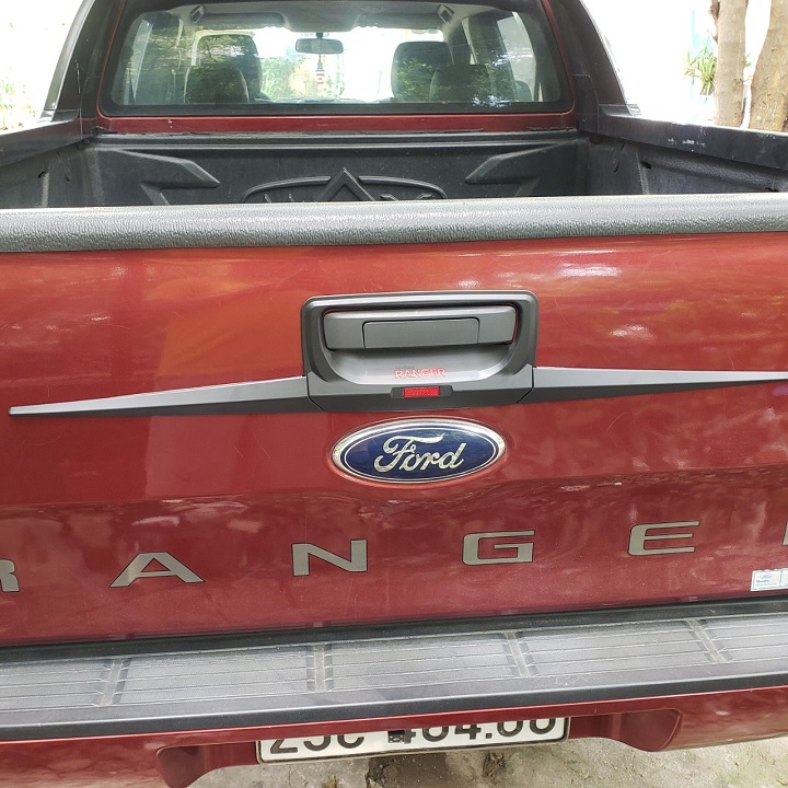 Độ tay mở cốp sau theo xe Ford Ranger