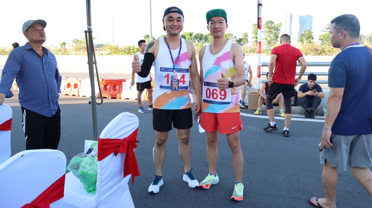 ÁO SINGLET CHẠY BỘ NAM/NỮ UTO