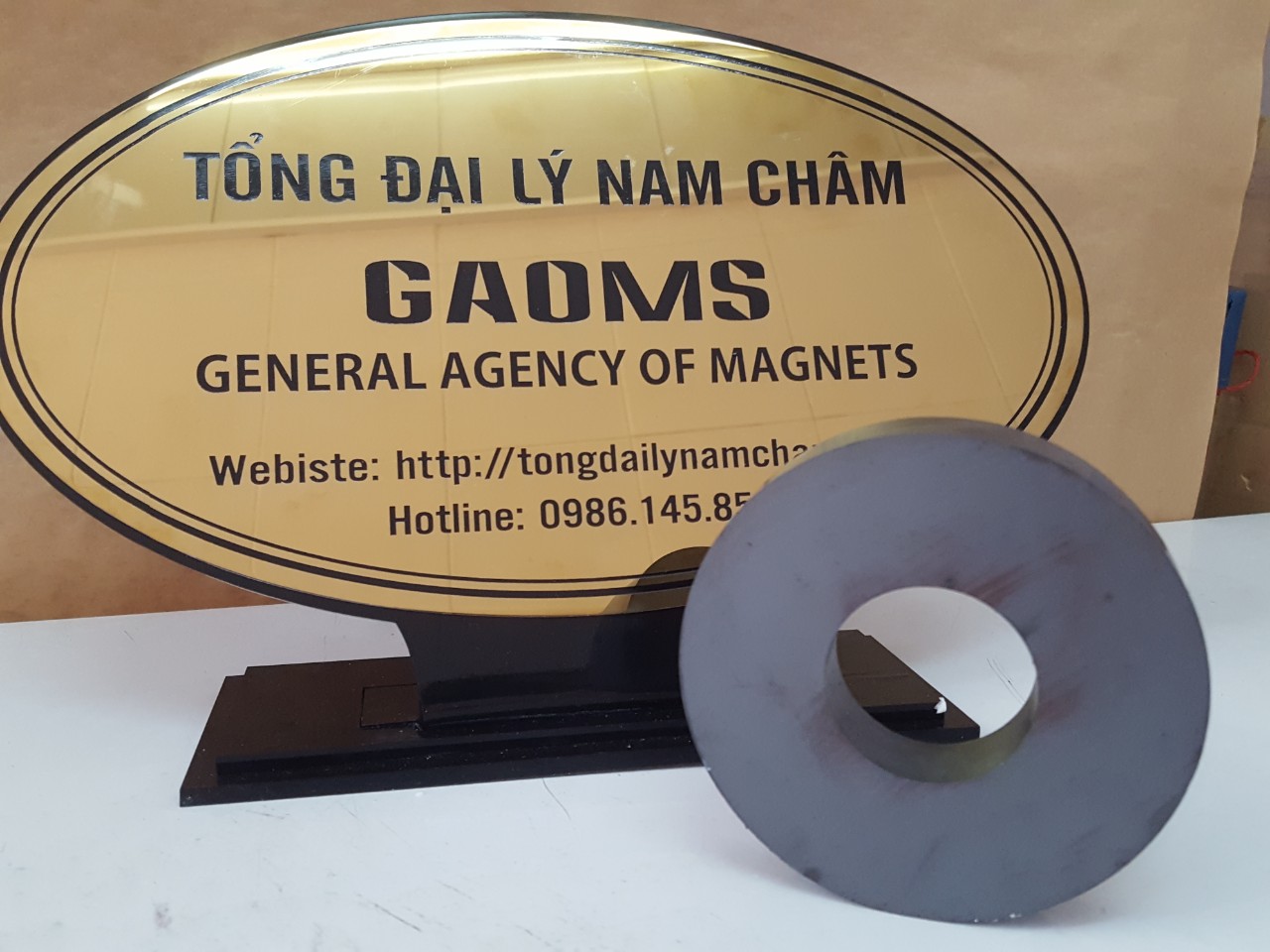 Nam châm đen 100x20 lỗ 40mm