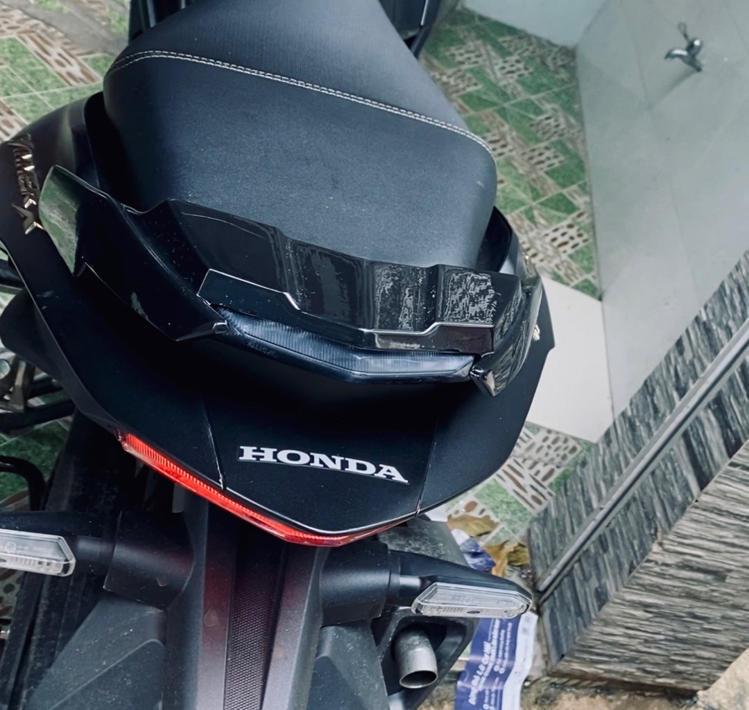 Cảng Sau Winner X/V3 2023 có đèn màu đen