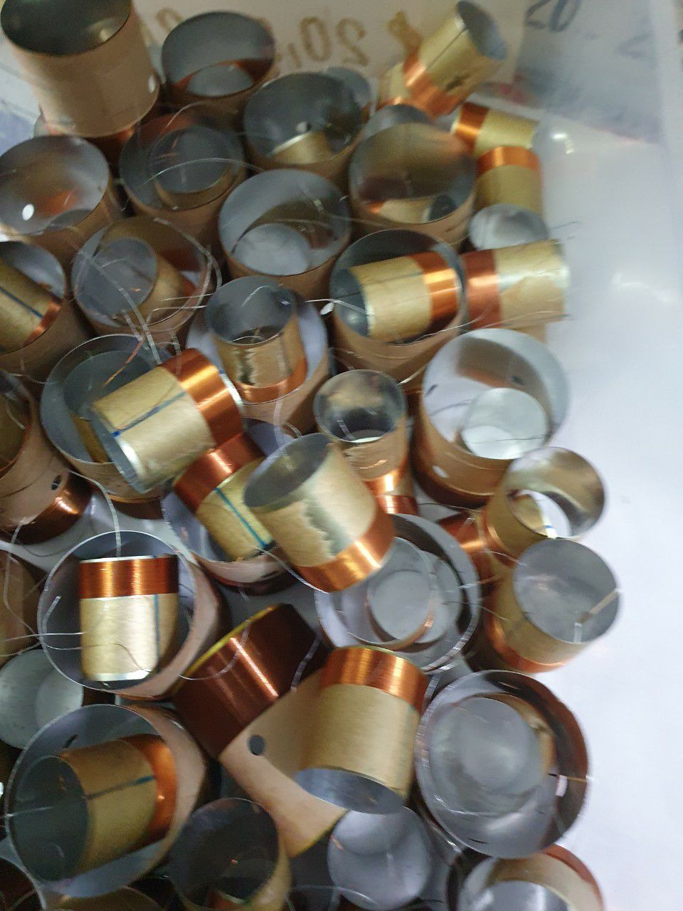 2 chiếc côn loa bát 20 2 lớp 20.5