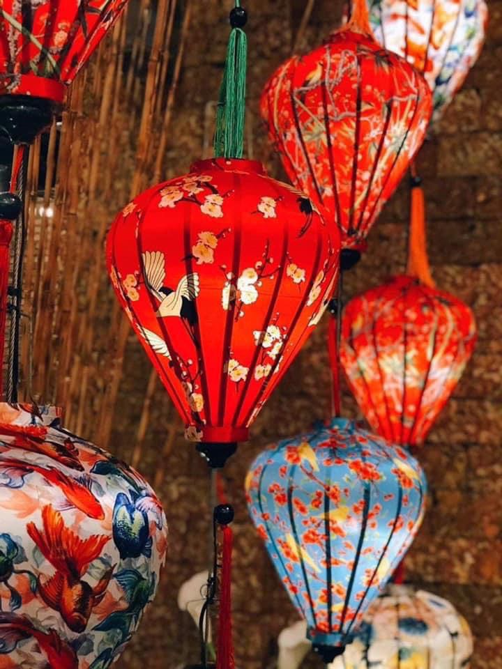 Đèn lồng Hội An hoa văn củ tỏi ngoài trời 30cm
