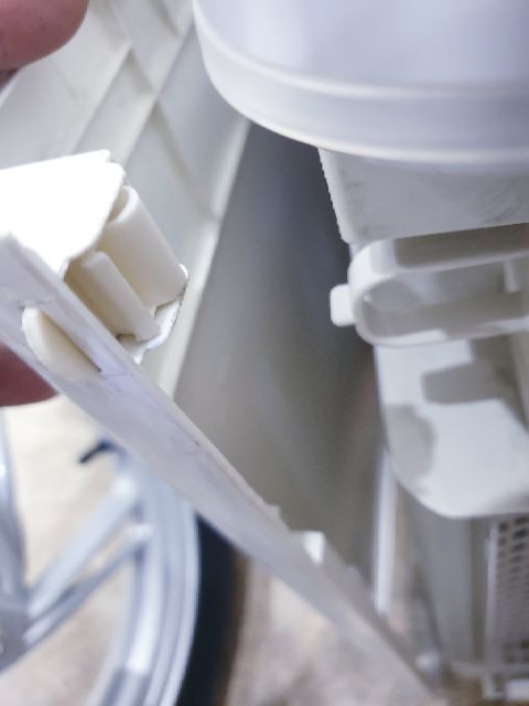 Chốt Cài Máy Lọc Không Khí Daikin