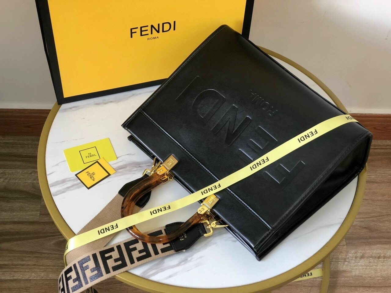 Túi xách nữ TOTE LOGO size 34 hàng không box