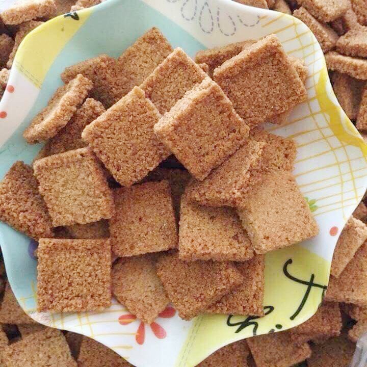 Bánh chả dừa thơm ngon loại 1 (gói 20 miếng).