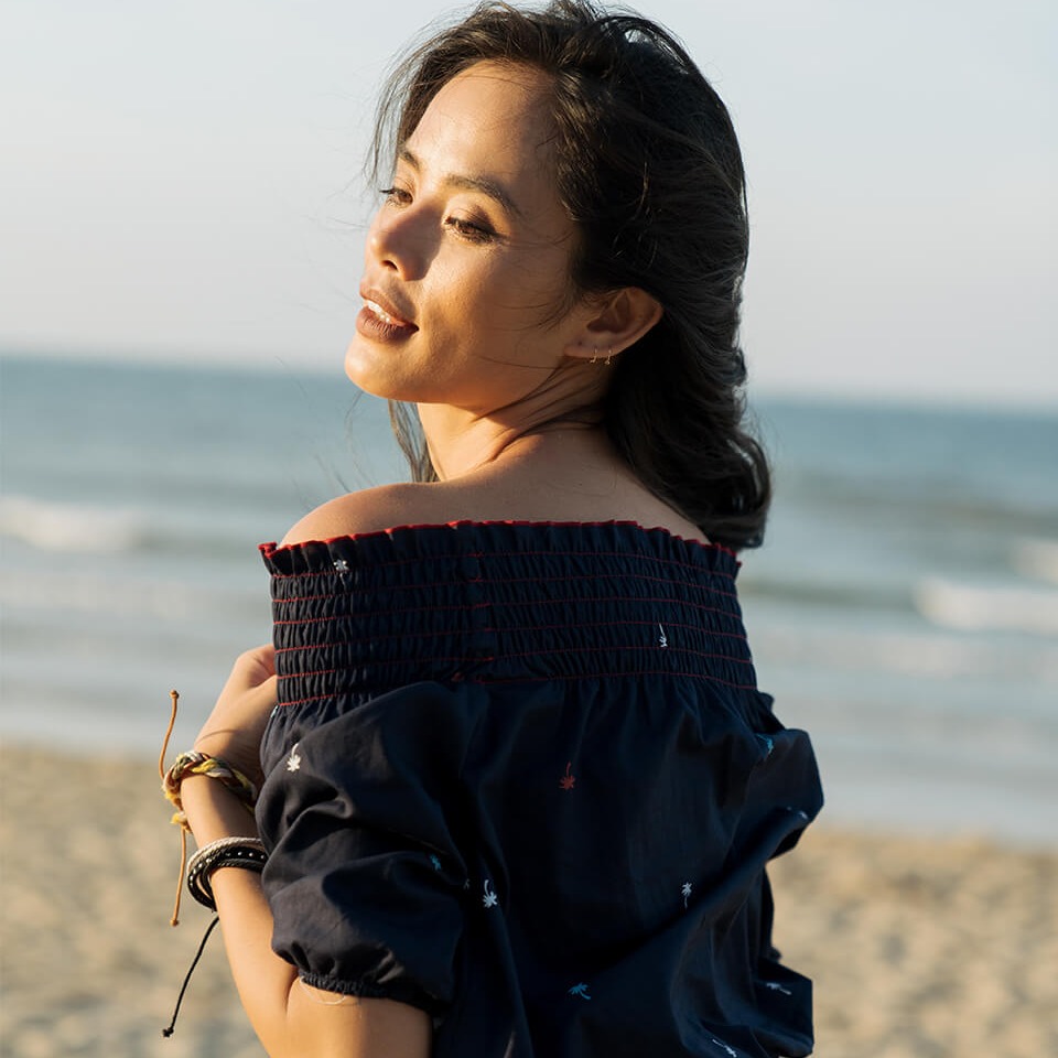 Áo Kiểu Trễ Vai Linen Xanh After Sunset