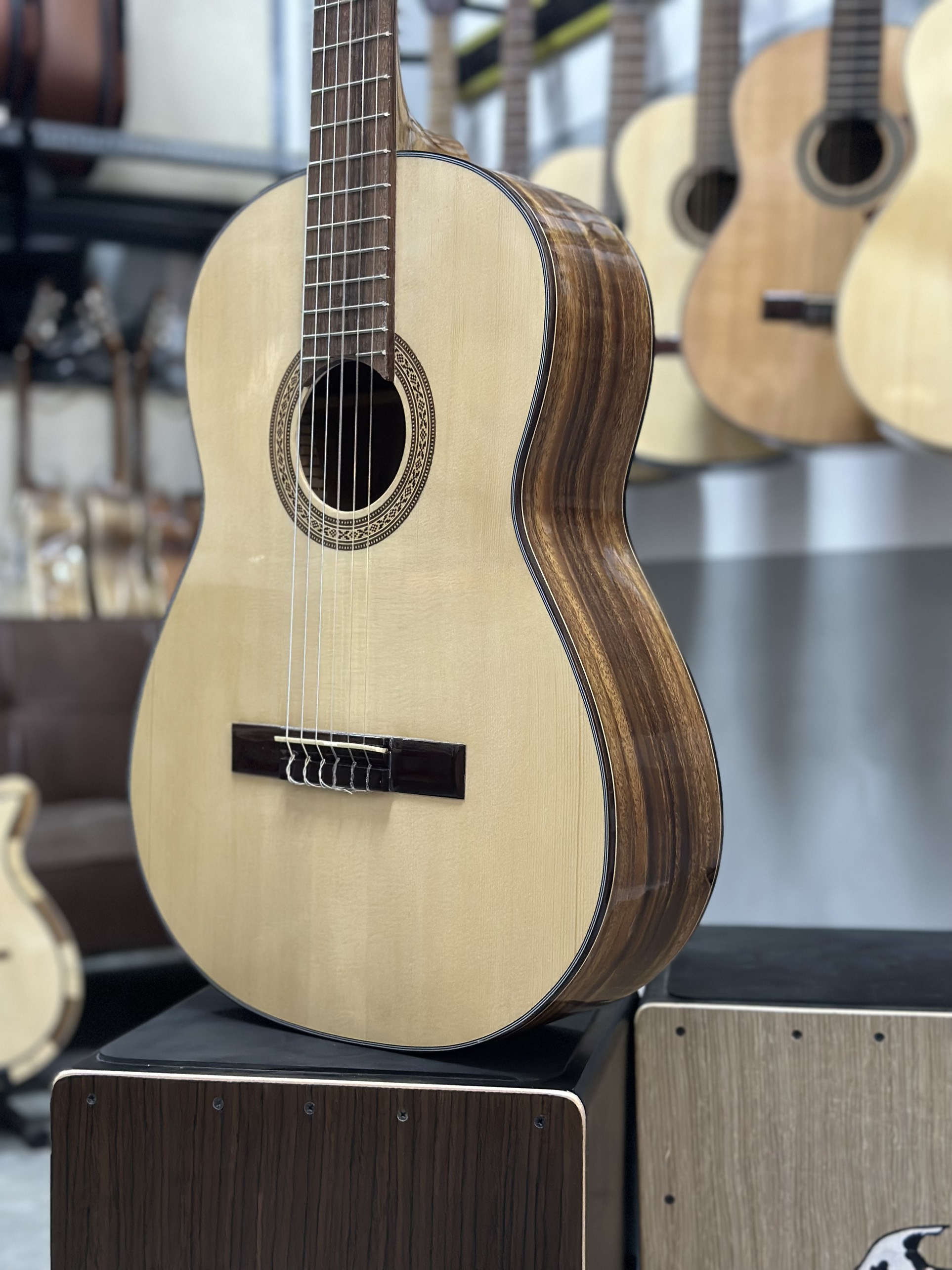 Đàn Guitar Classic Gỗ Điệp Tròn Mã AK-05