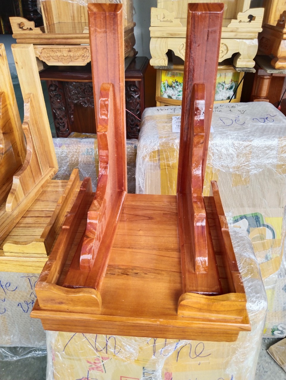 BÀN THỜ TREO TƯỜNG ĐƠN GIẢN XOAN ĐÀO