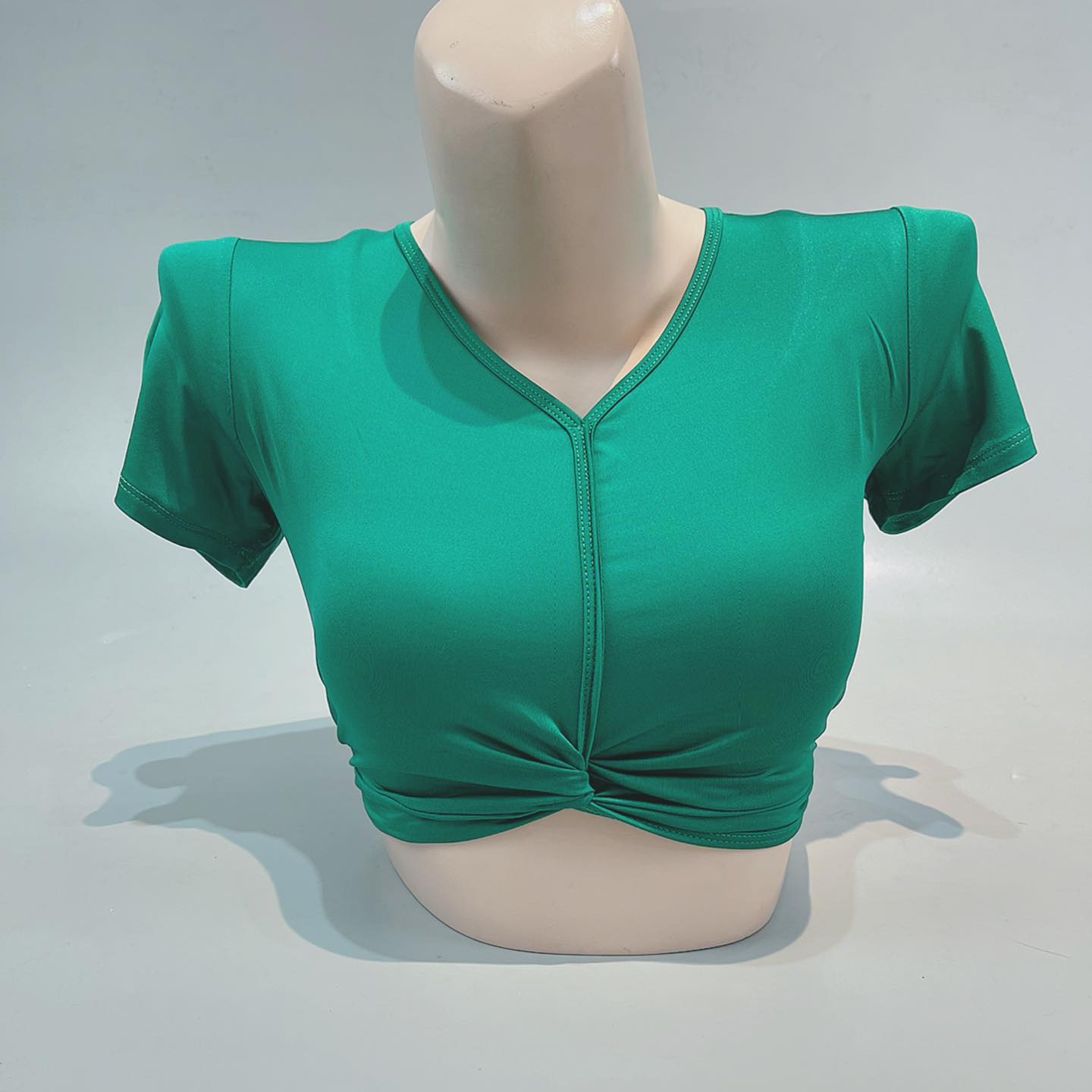 Áo croptop cổ tim xoắn eo thể thao nữ cực xinh