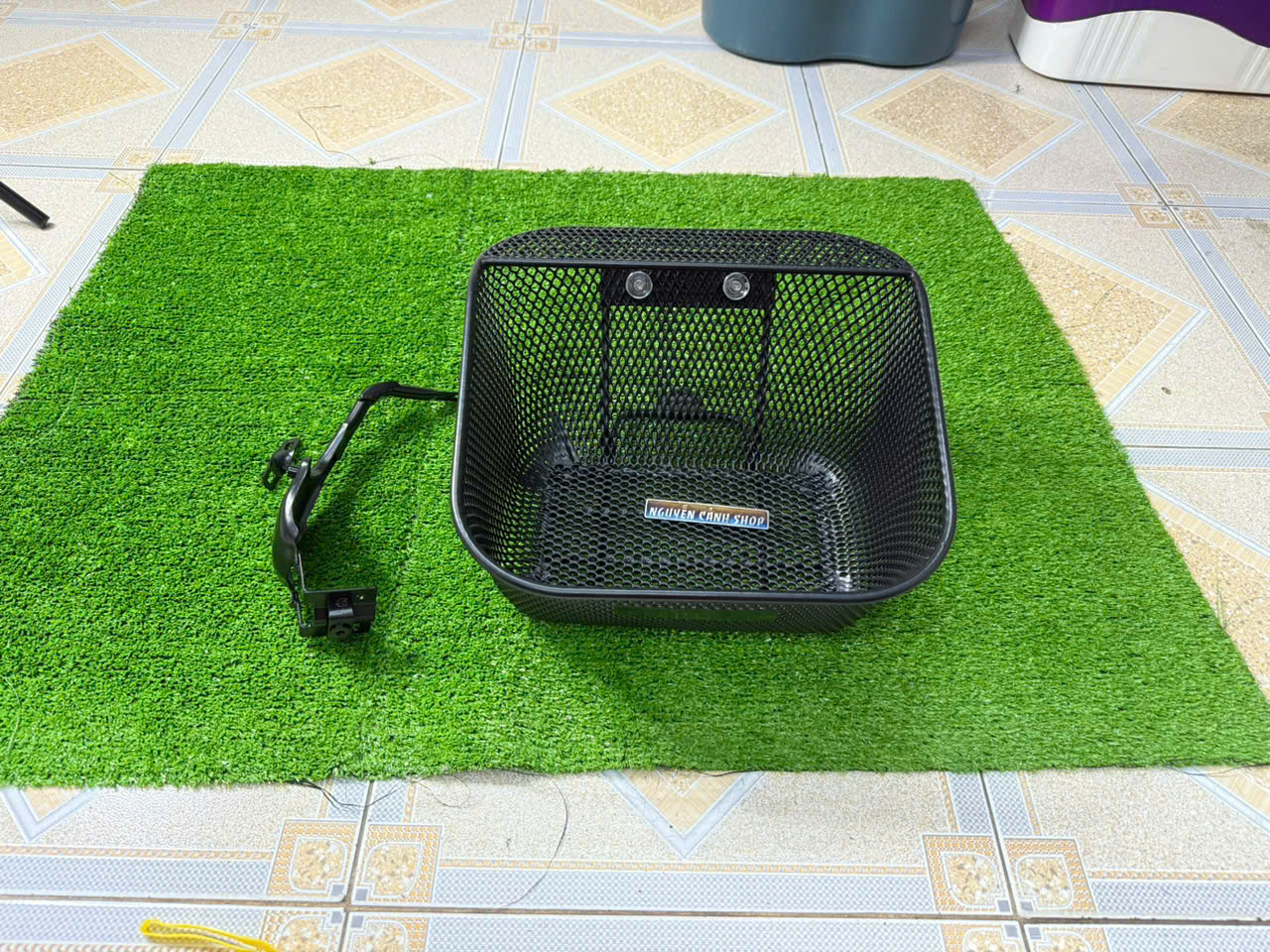 Future 125 Future Led Cart Has Screws Attached.