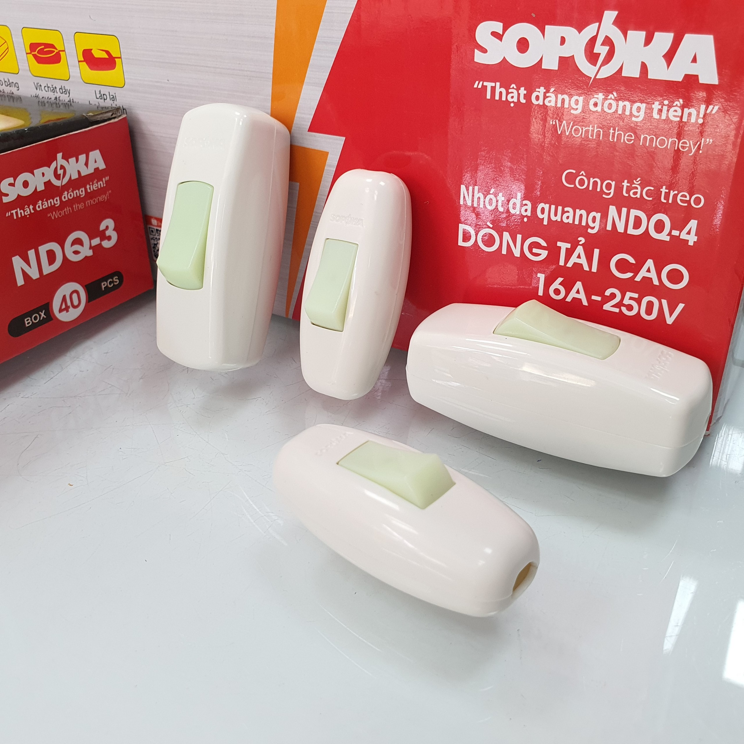 Công tắc điện treo quả nhót dạ quang sopoka ndq-3 ndq-4 cực đồng đúc