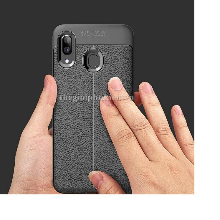 Ốp lưng Samsung Galaxy A20 dẻo đen cao cấp AutoFocus