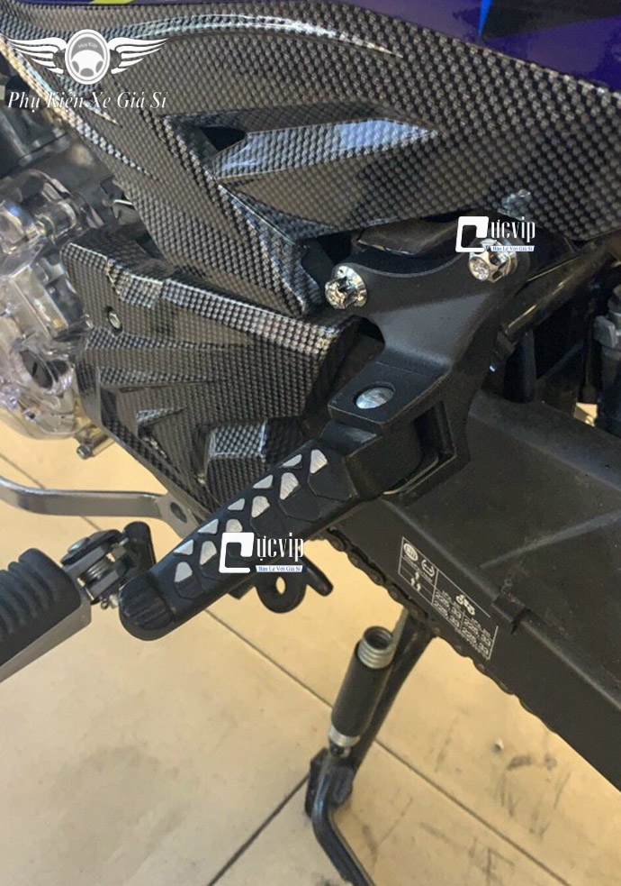 Cặp Gác Chân Sau Exciter 150 Kiểu Dáng Malaysia MS3589