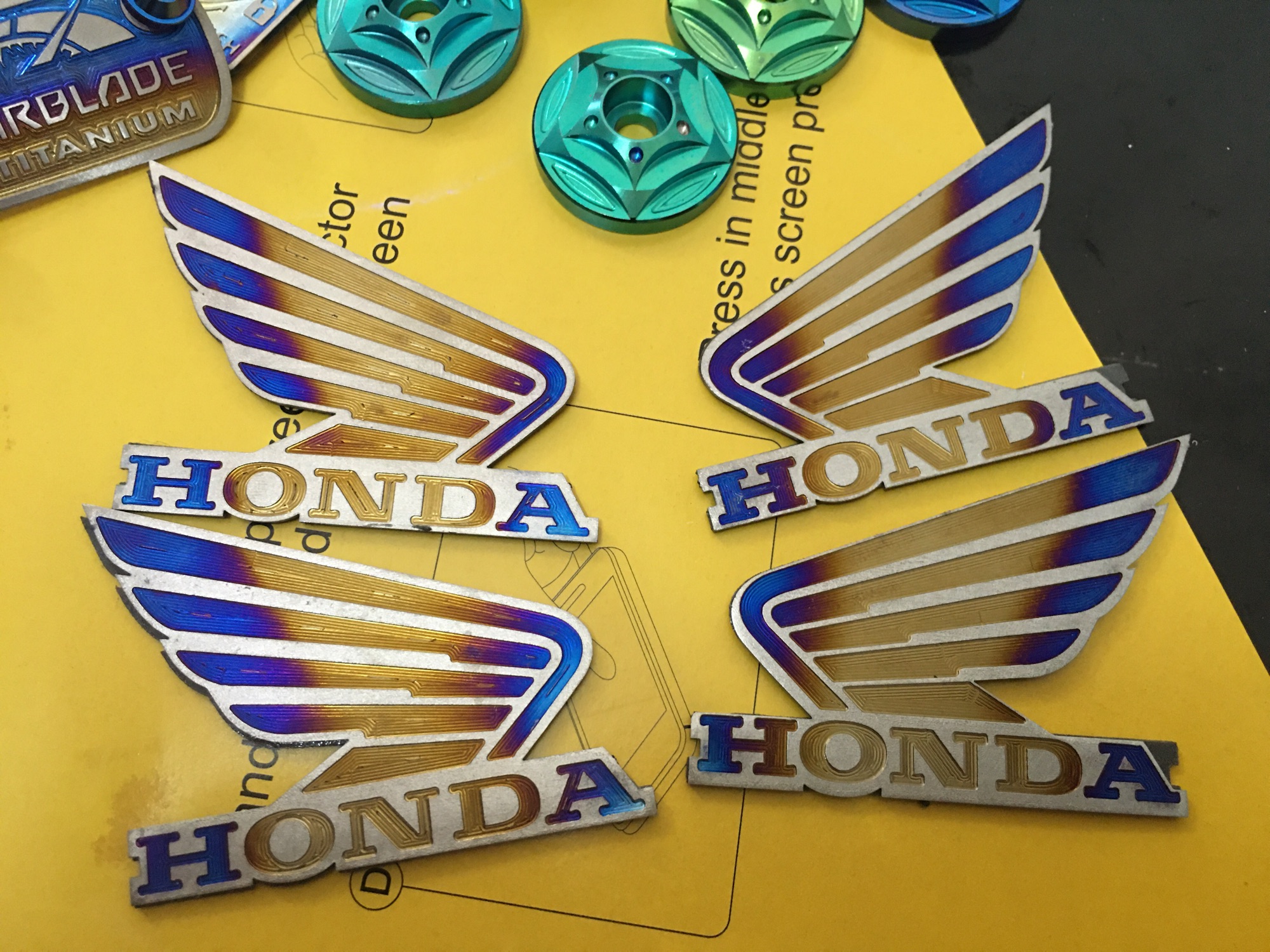 Cặp Tem Titan Logo Cánh Chim Honda