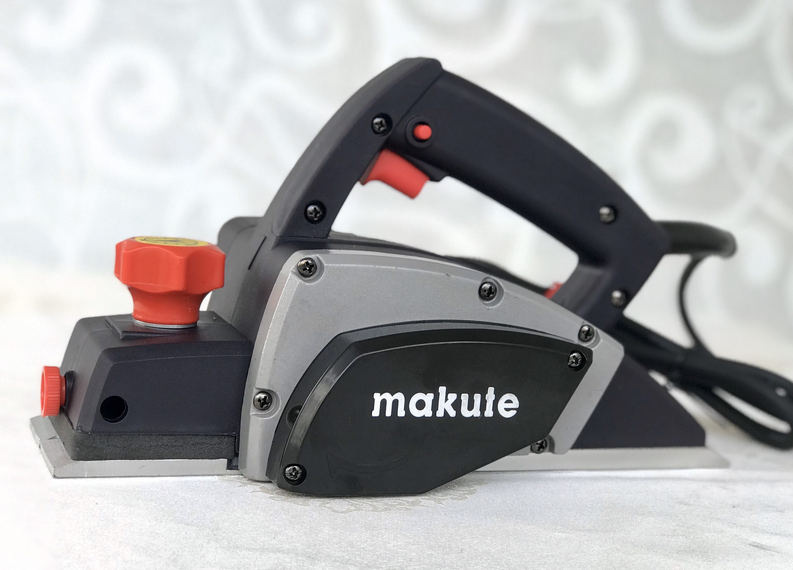 [HCM]Máy bào gỗ Makute EP003 600W