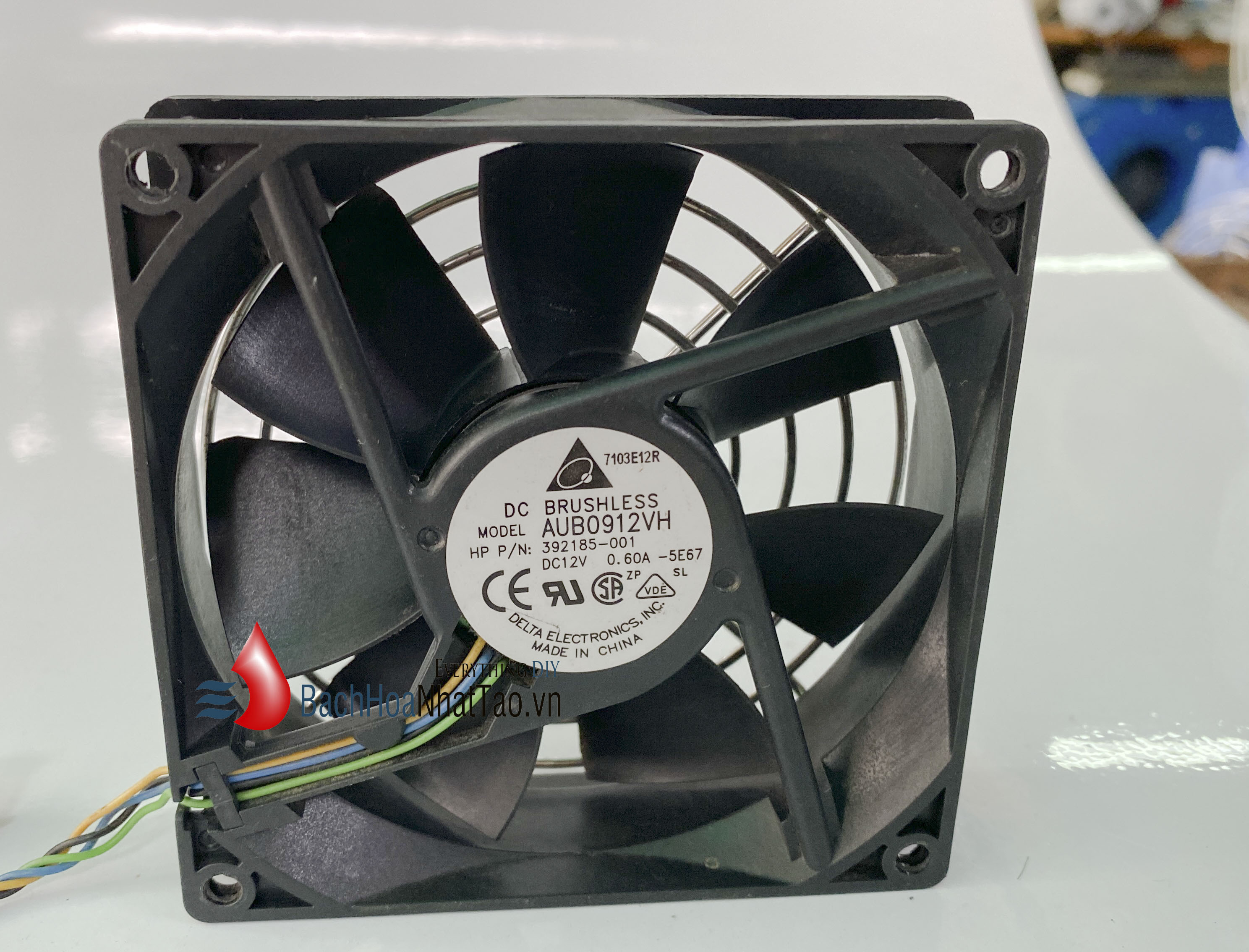 Quạt DC Blushless 12v vuông 9cm