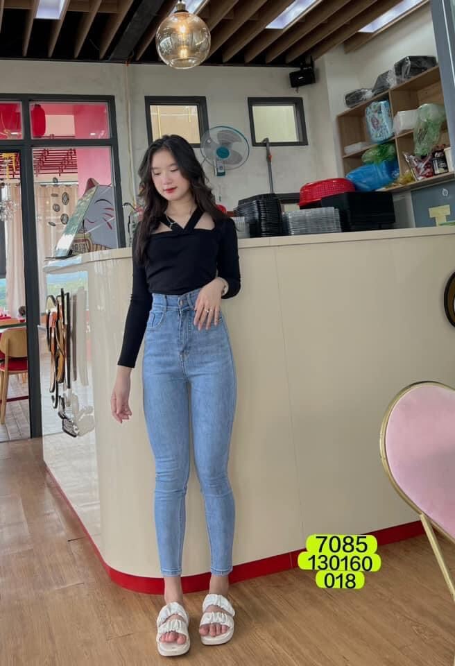 Set Jeans dài co giãn 2 nút + áo chéo cổ tay dài đen
