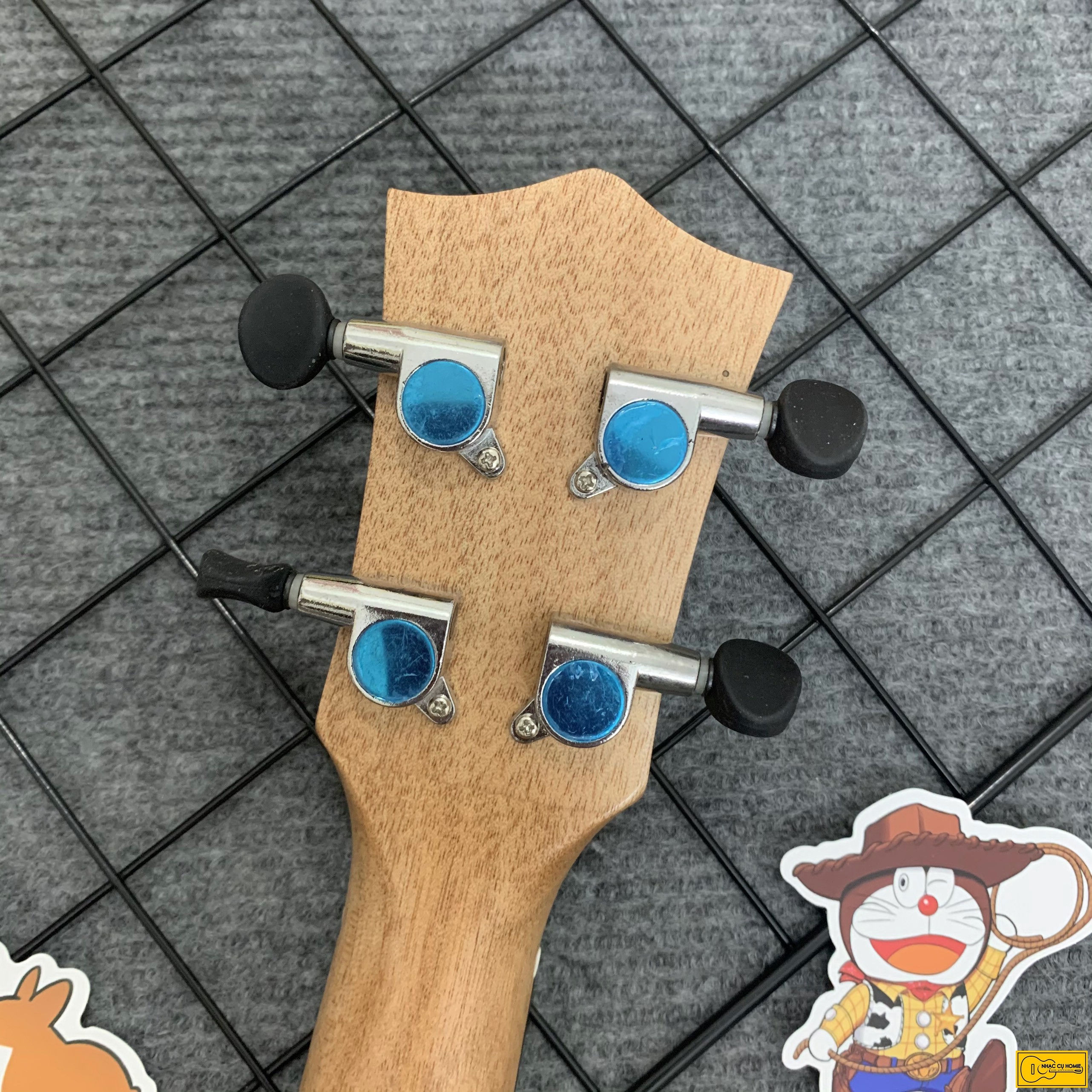 ĐÀN UKULELE CONCERT 23INCH DEVISER LỖ TRÁI TIM