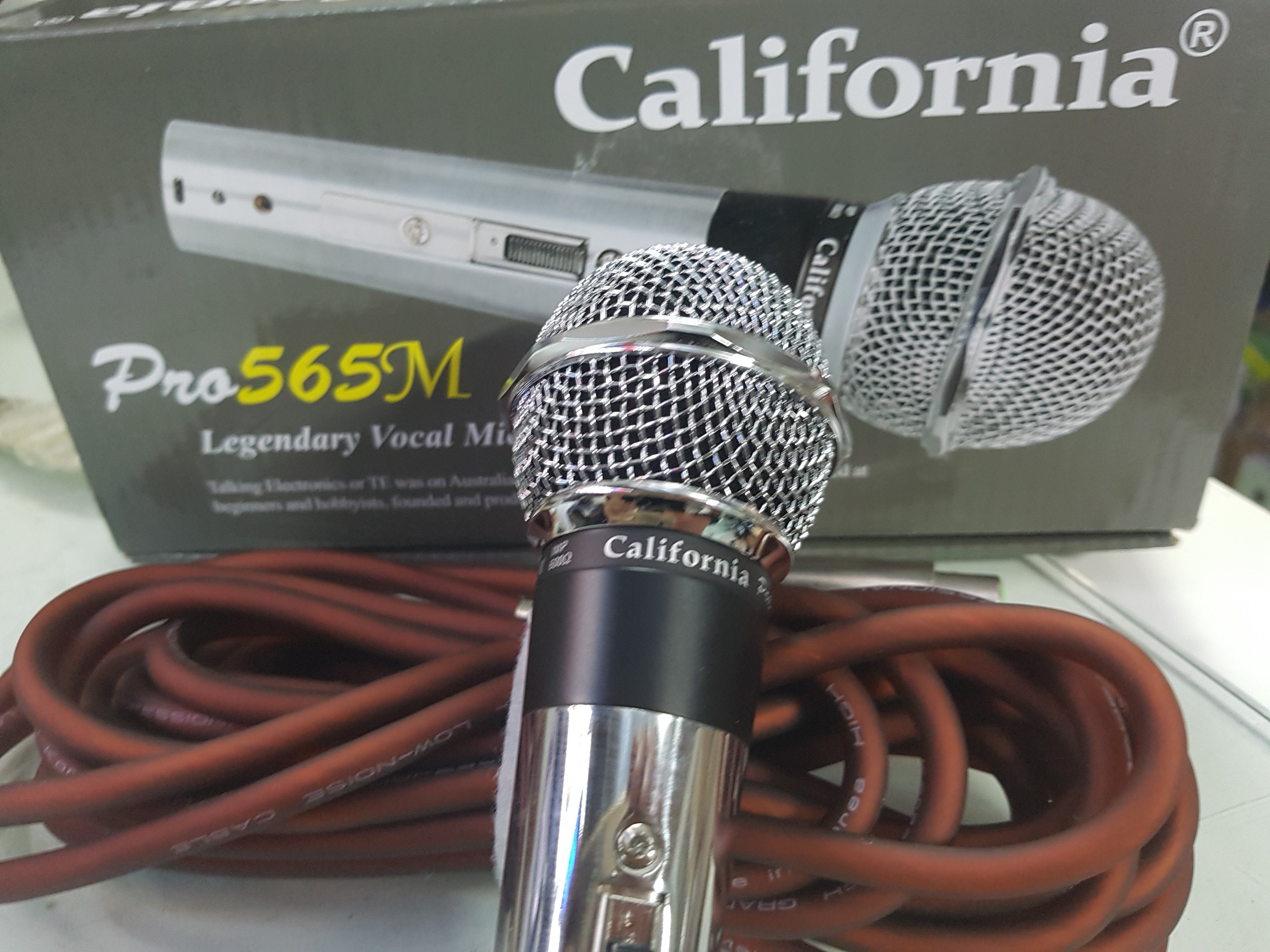 Micro có dây California Pro 565M - Hàng chính hãng