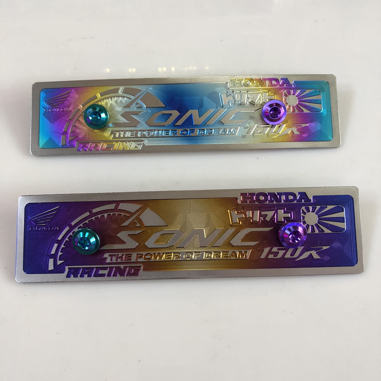 [HCM]Bảng tên SONIC + ốc Gr5 6li15 Titanium kiểu 3D