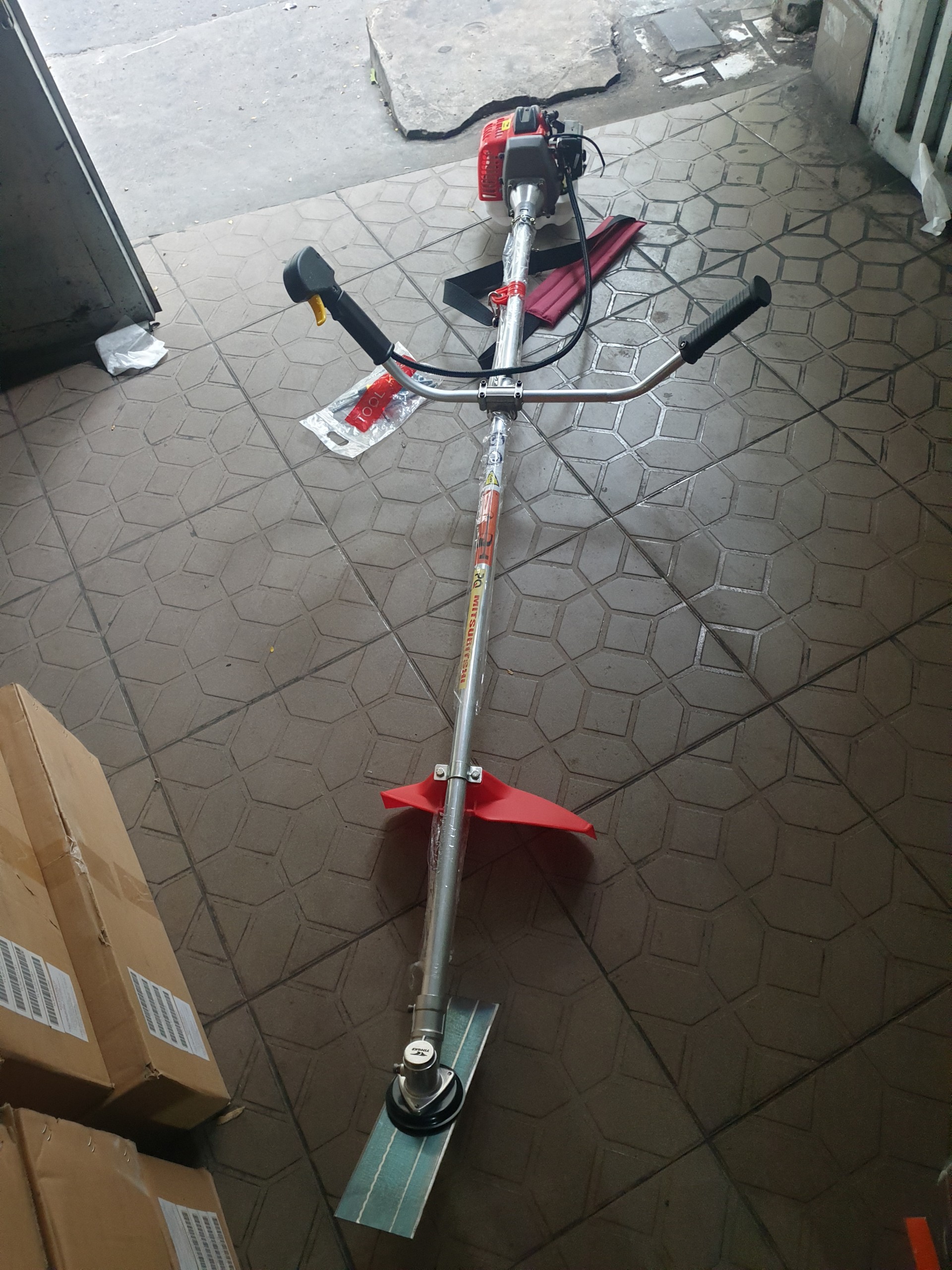 MÁY CẮT CỎ 2 THÌ 260, NÒNG 34LY. ĐỦ PHỤ KIỆN