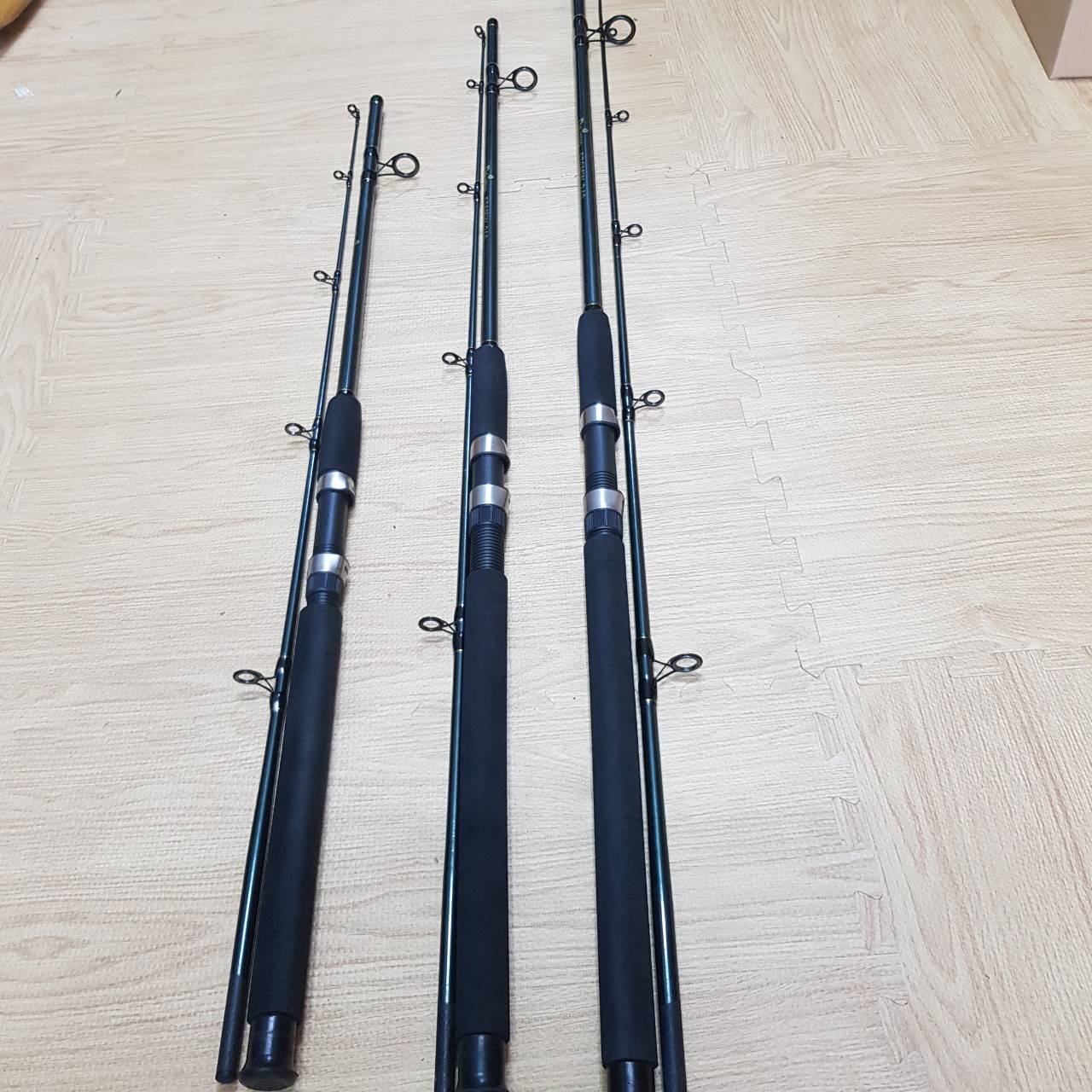 [HCM]CẦN CÂU 2 KHÚC DAIWA 576 1m8 đến 3m