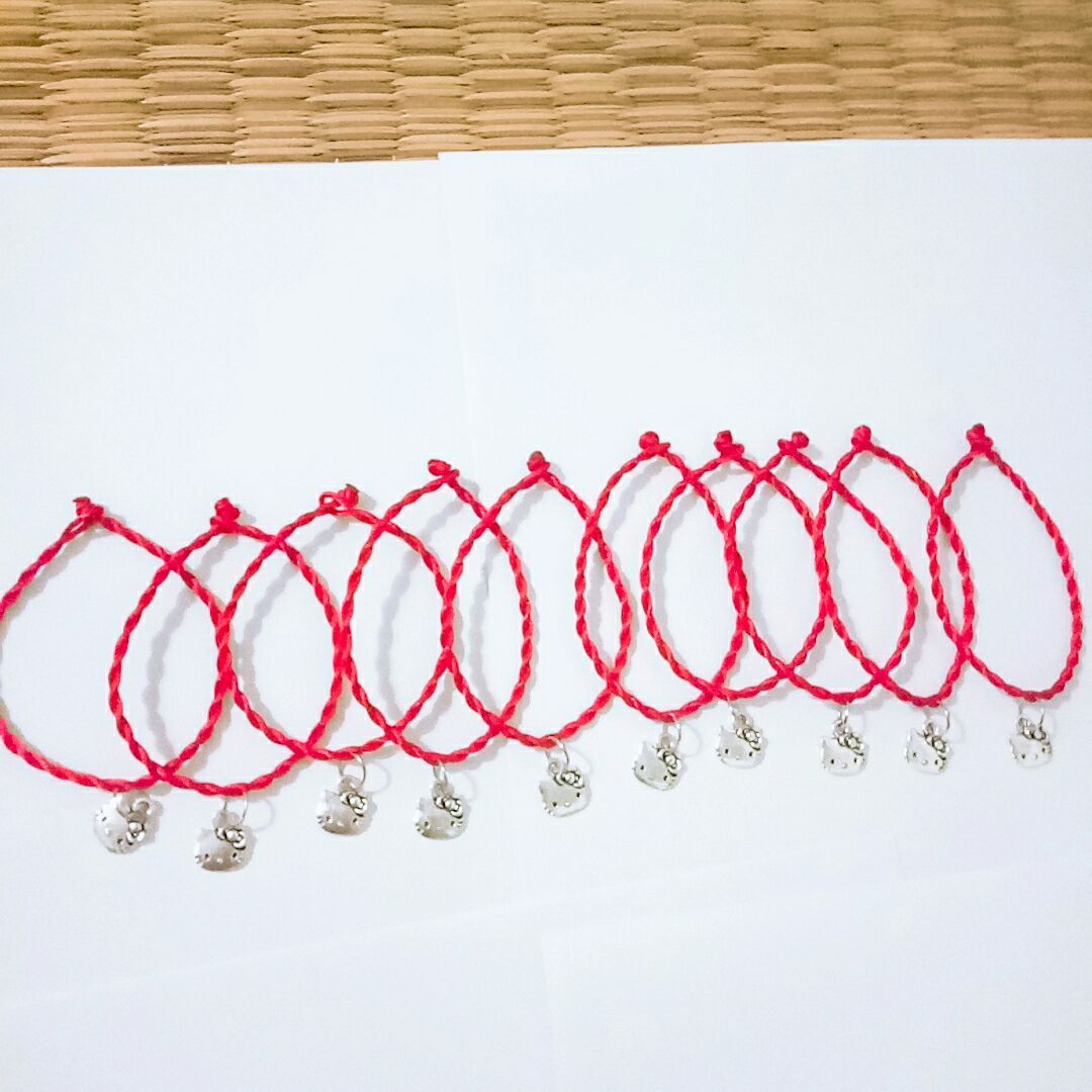 Vòng tay chỉ đỏ hình mèo kitty (ảnh thật)