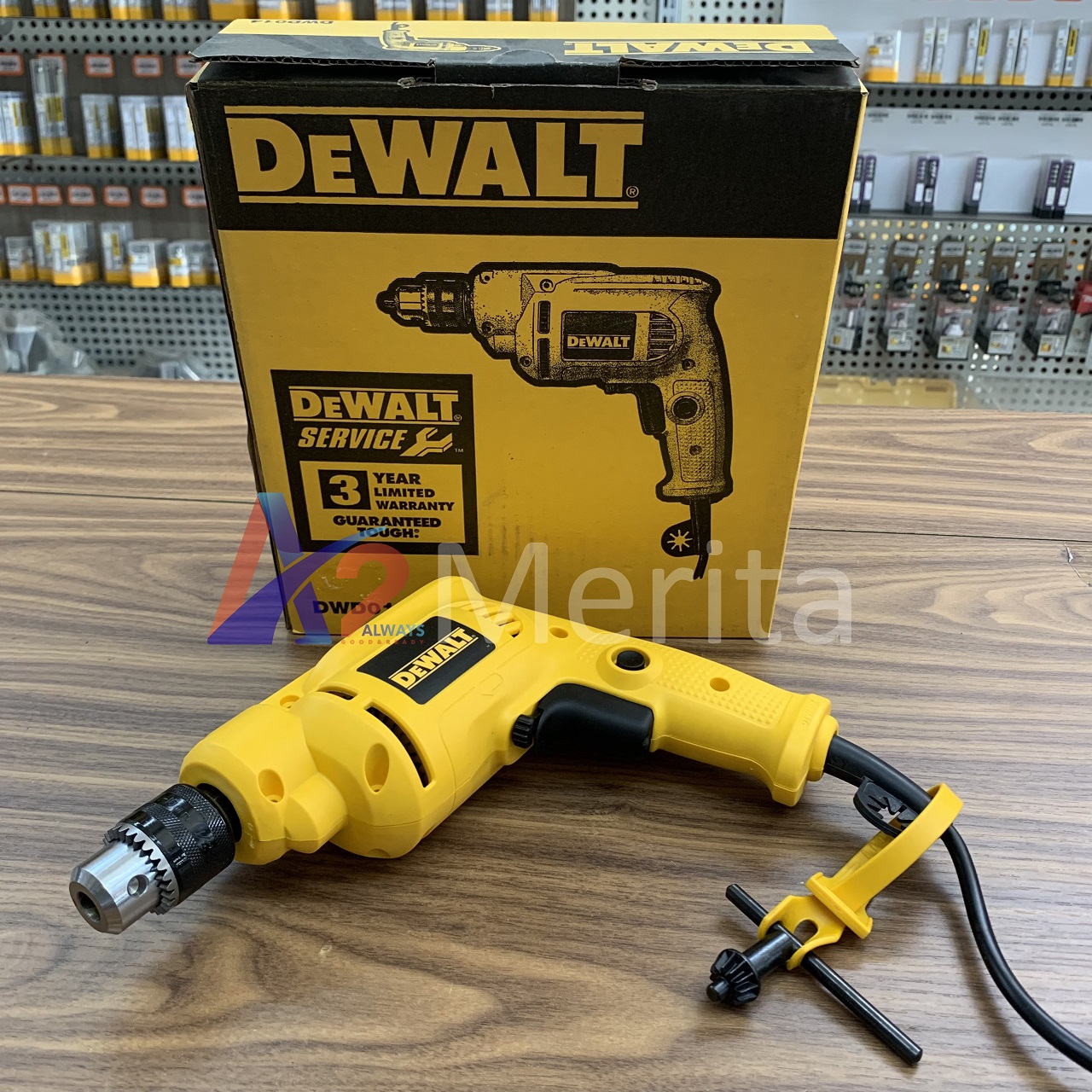 Máy khoan sắt đảo chiều 550w dewalt dwd014-b1