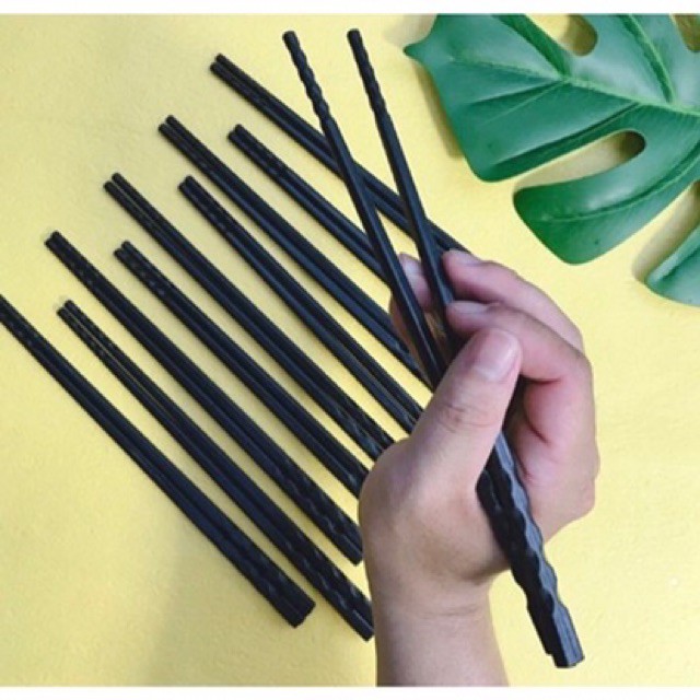 Vỉ 10 đôi đũa phíp nhựa đen kháng khuẩn