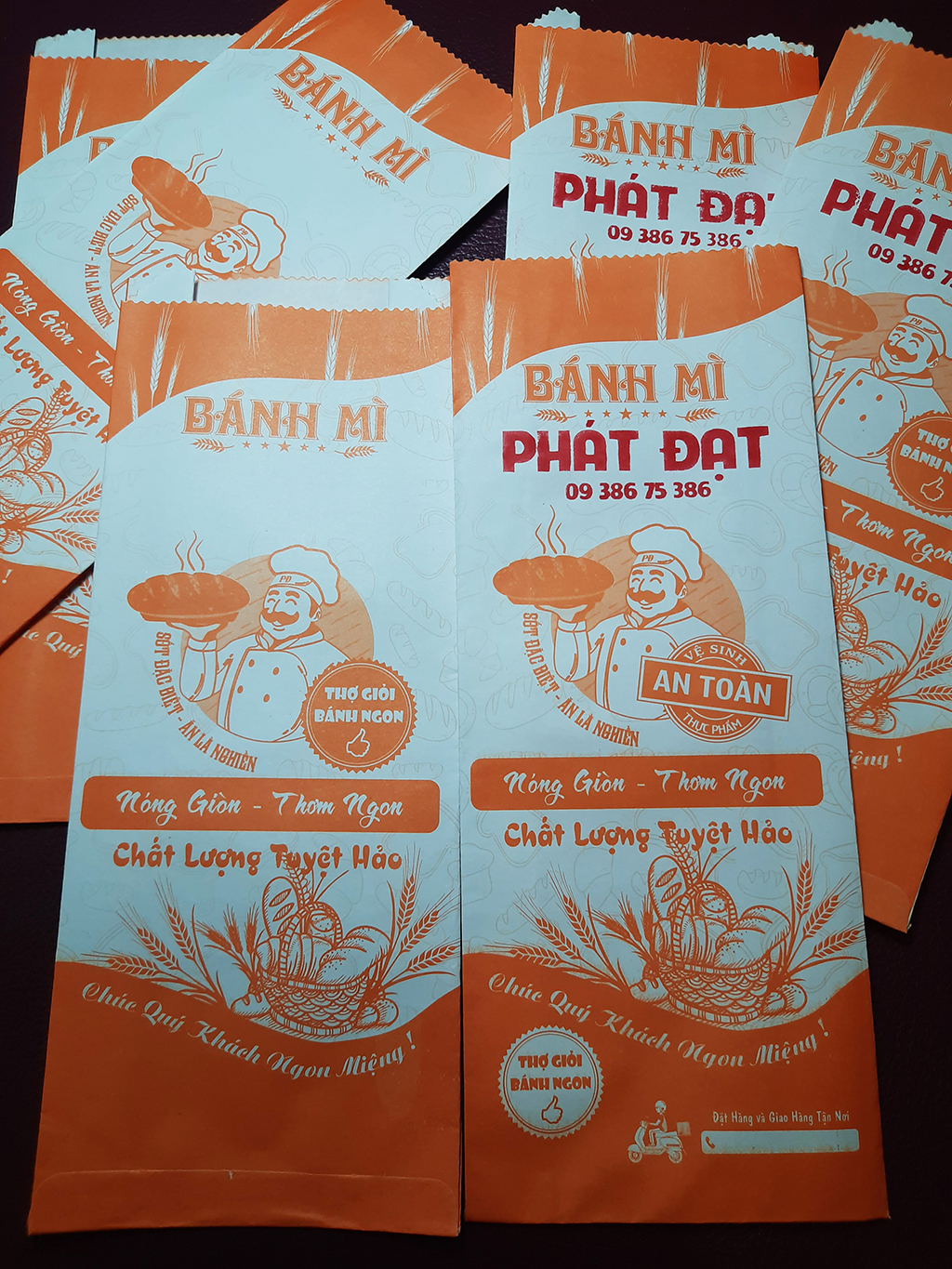 Combo { TỰ IN TÊN } 100 Bao giấy Bánh Mì + 100 Khăn Lạnh Bánh Mì