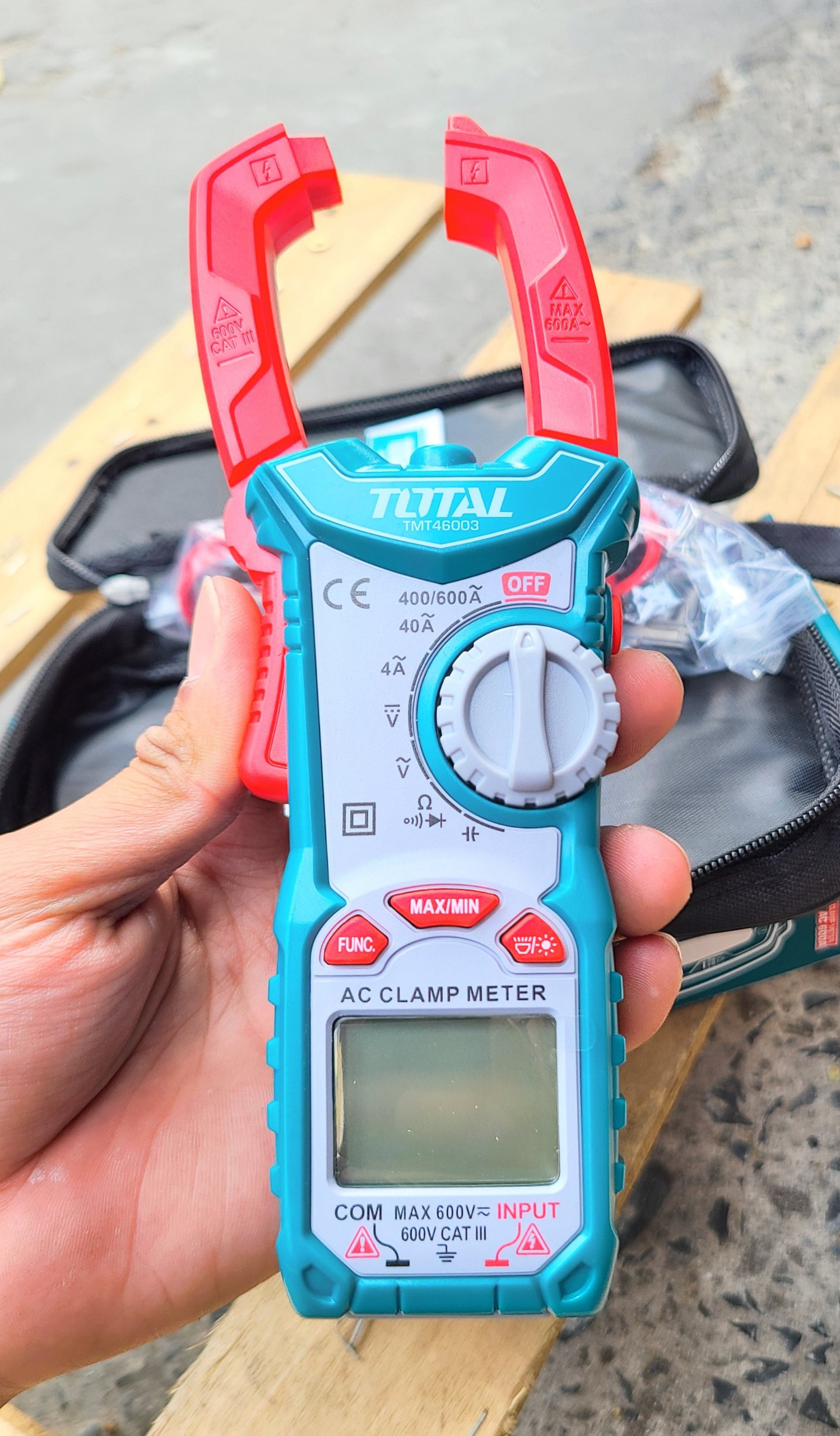 Kềm đo AC kỹ thuật số TOTAL TMT46003 (nâng cấp từ mã TMT46002)