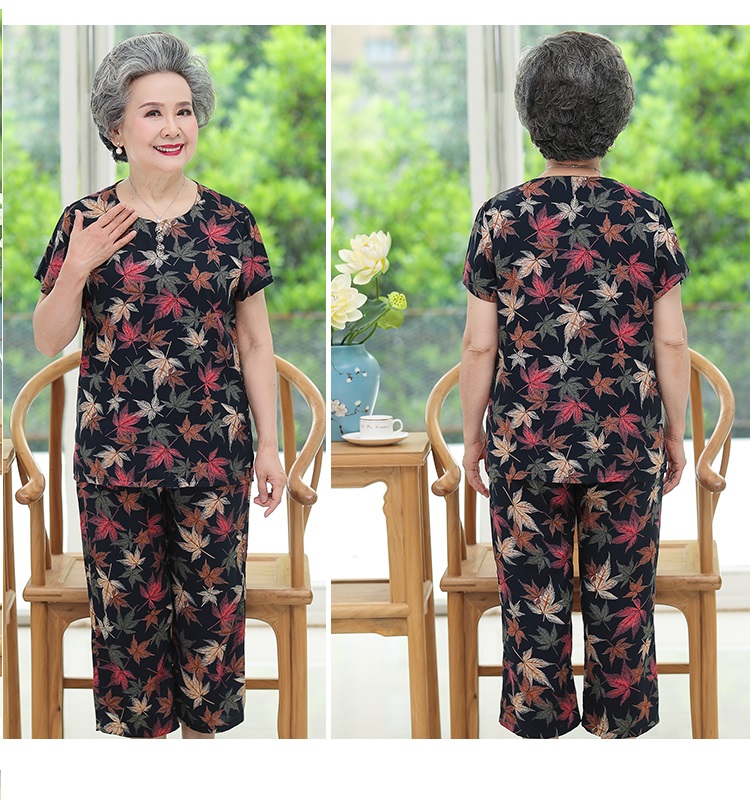 Bộ quần áo cho người già