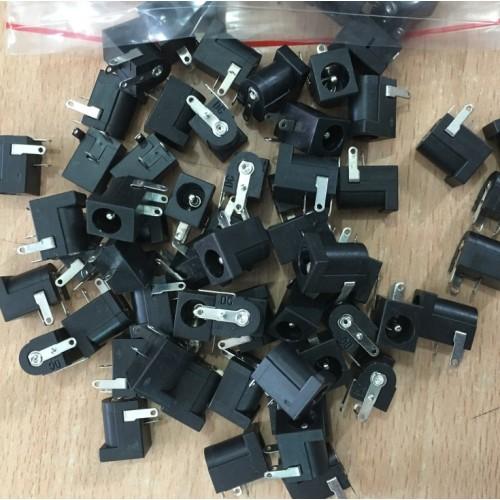 10 Đầu Cắm Nguồn DC CÁI 5.5*2.1mm DC-005 ( Jack nguồn Cái - chân hàn )