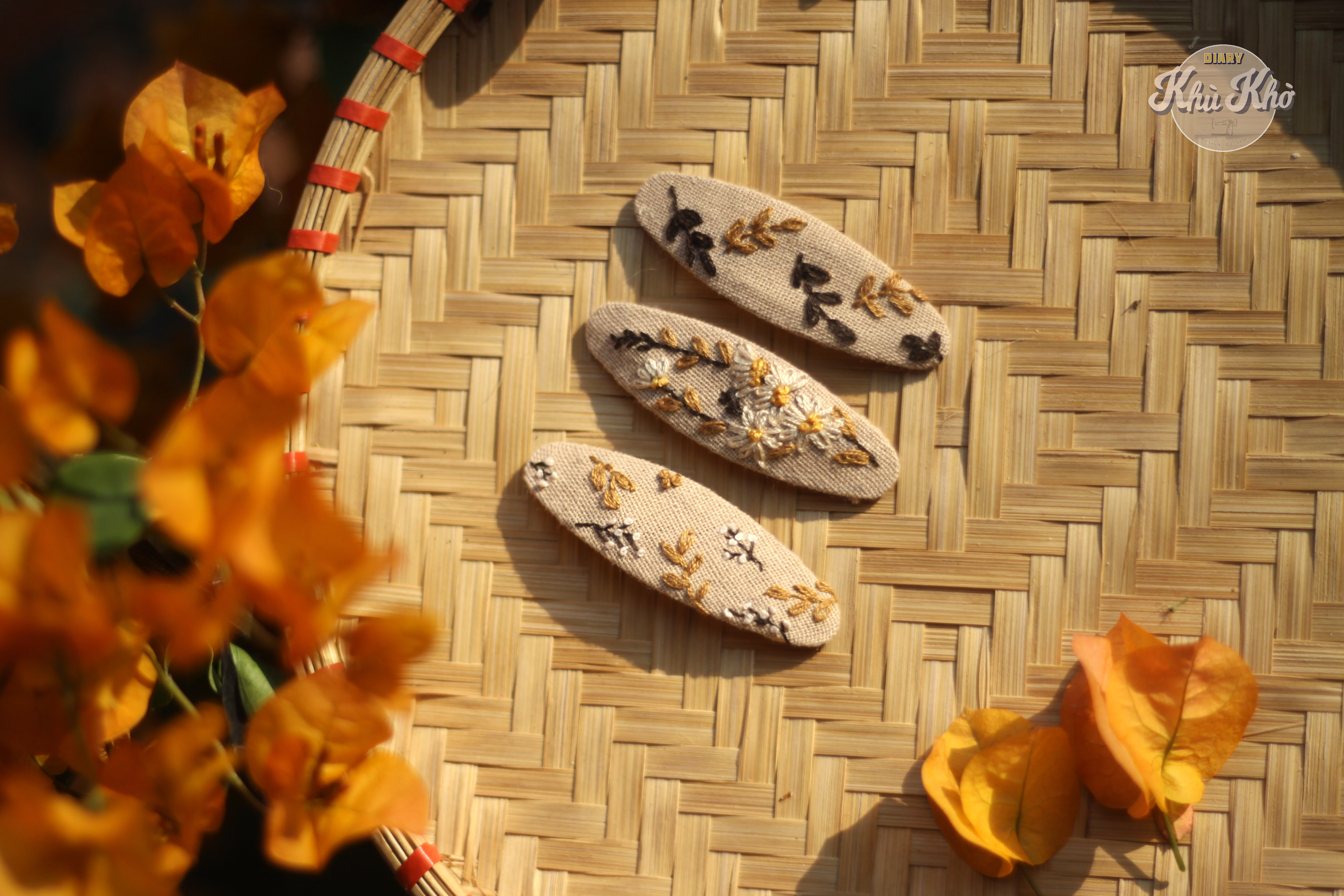 SET 2 KẸP TÓC HANDMADE THÊU TAY chat để chọn mẫu