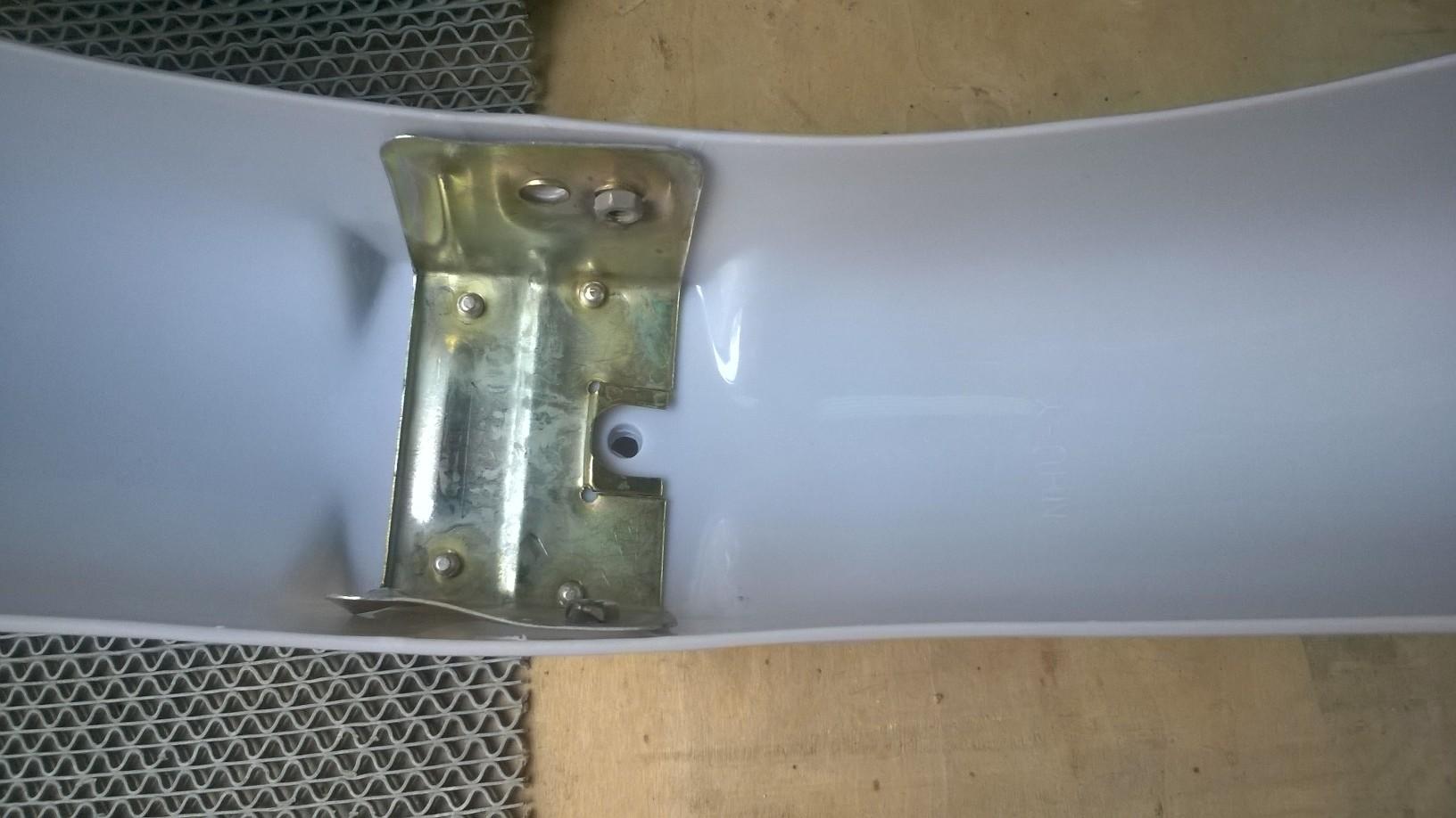 dè nhựa sau + cóc đèn honda 67