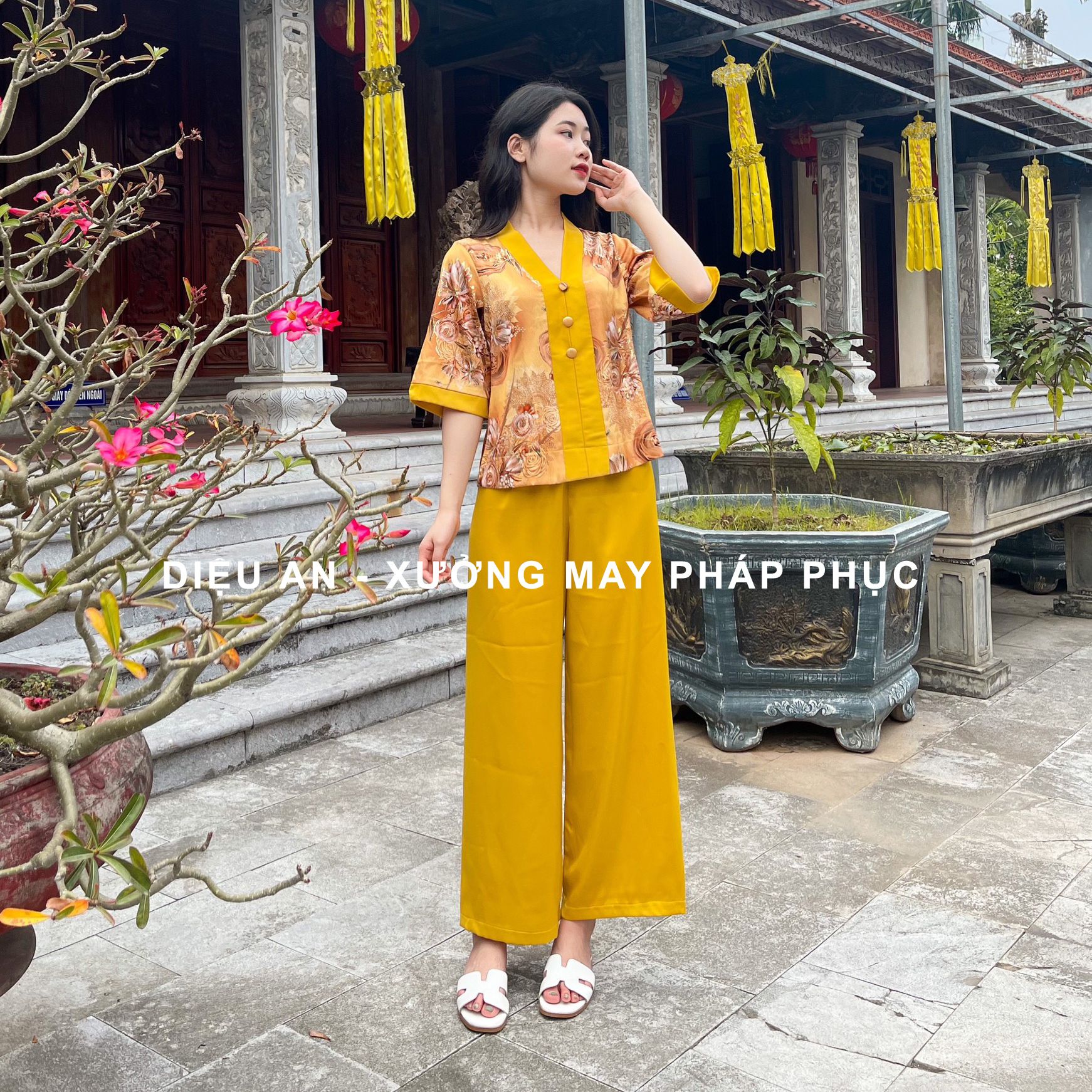 Set Lụa Đi Chùa Cao Cấp Màu Vàng Hoạ Tiết Ánh Kim