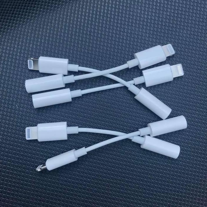 Jac nối tai nghe chân tròn 3,5 vào chân dẹt iphone 7/8/x - giá siêu rẻ