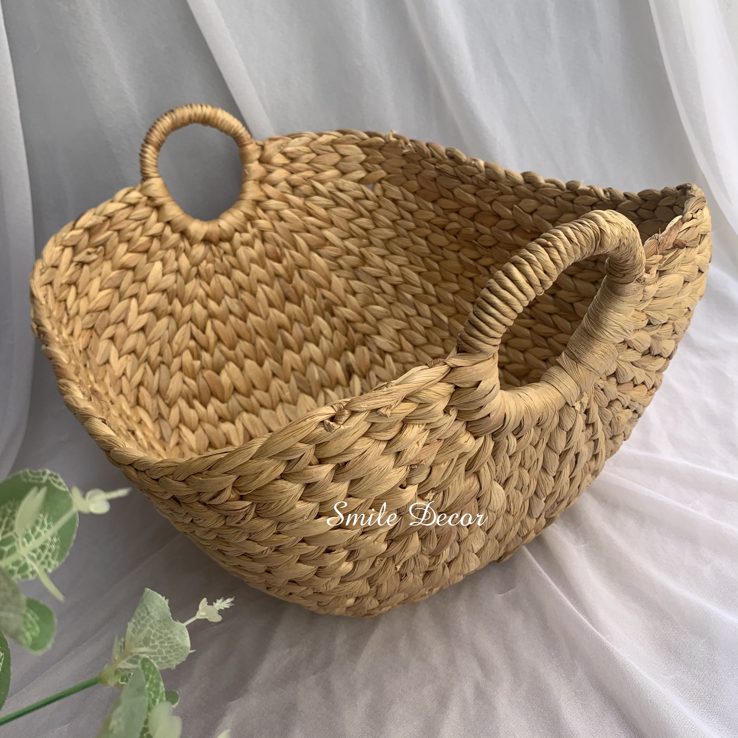 Hyacinth basket with handles for clothes, blankets