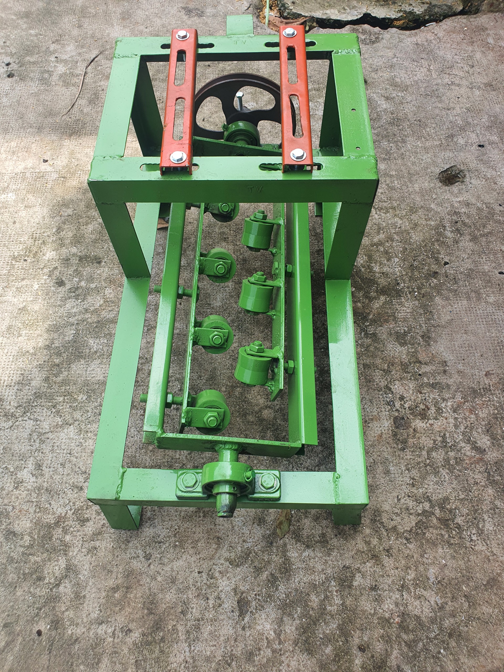 KHUNG DUỖI SẮT trung (chưa có motor)