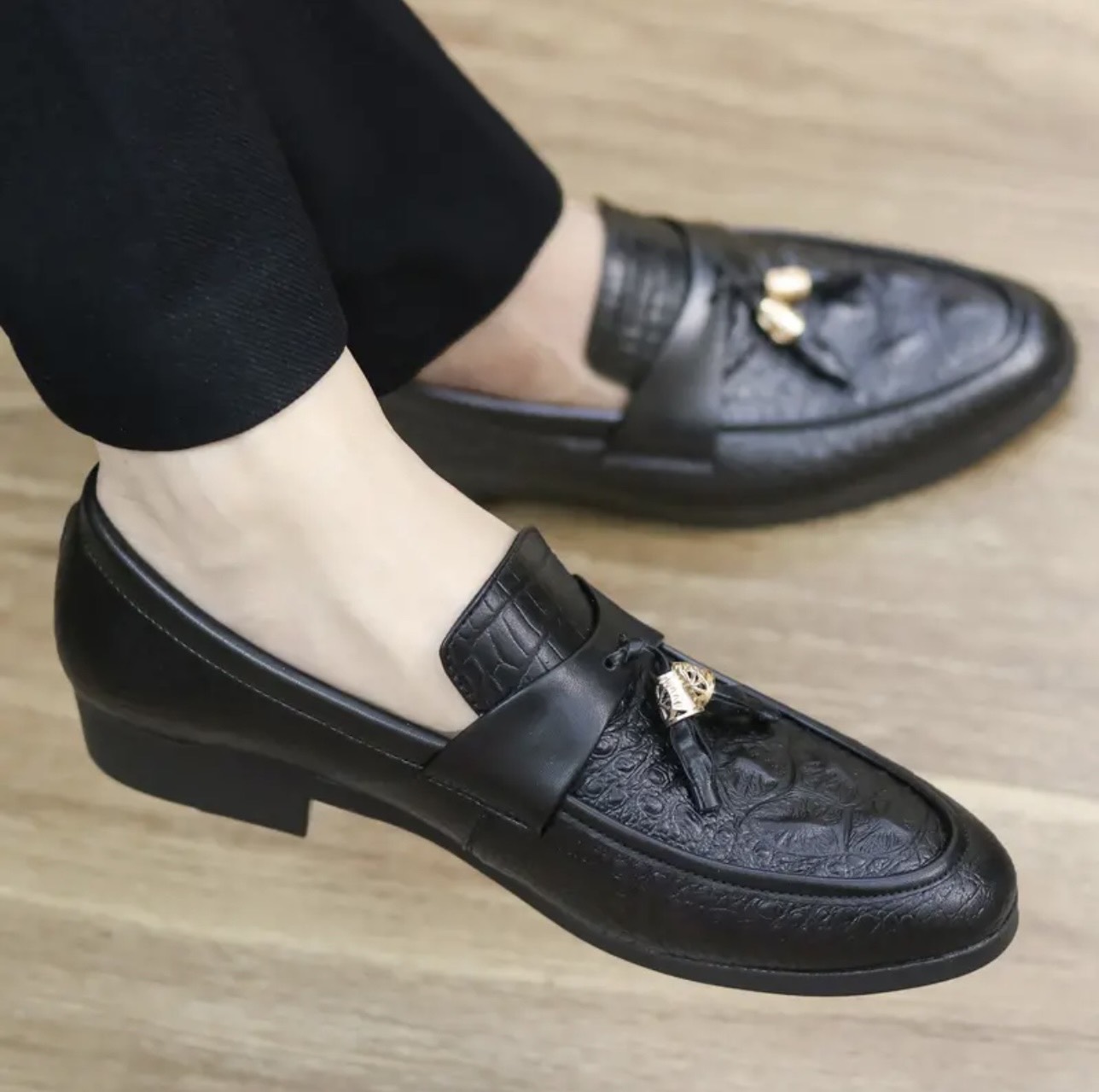 Giày tây lười da dập phối chuông vàng lịch lãm