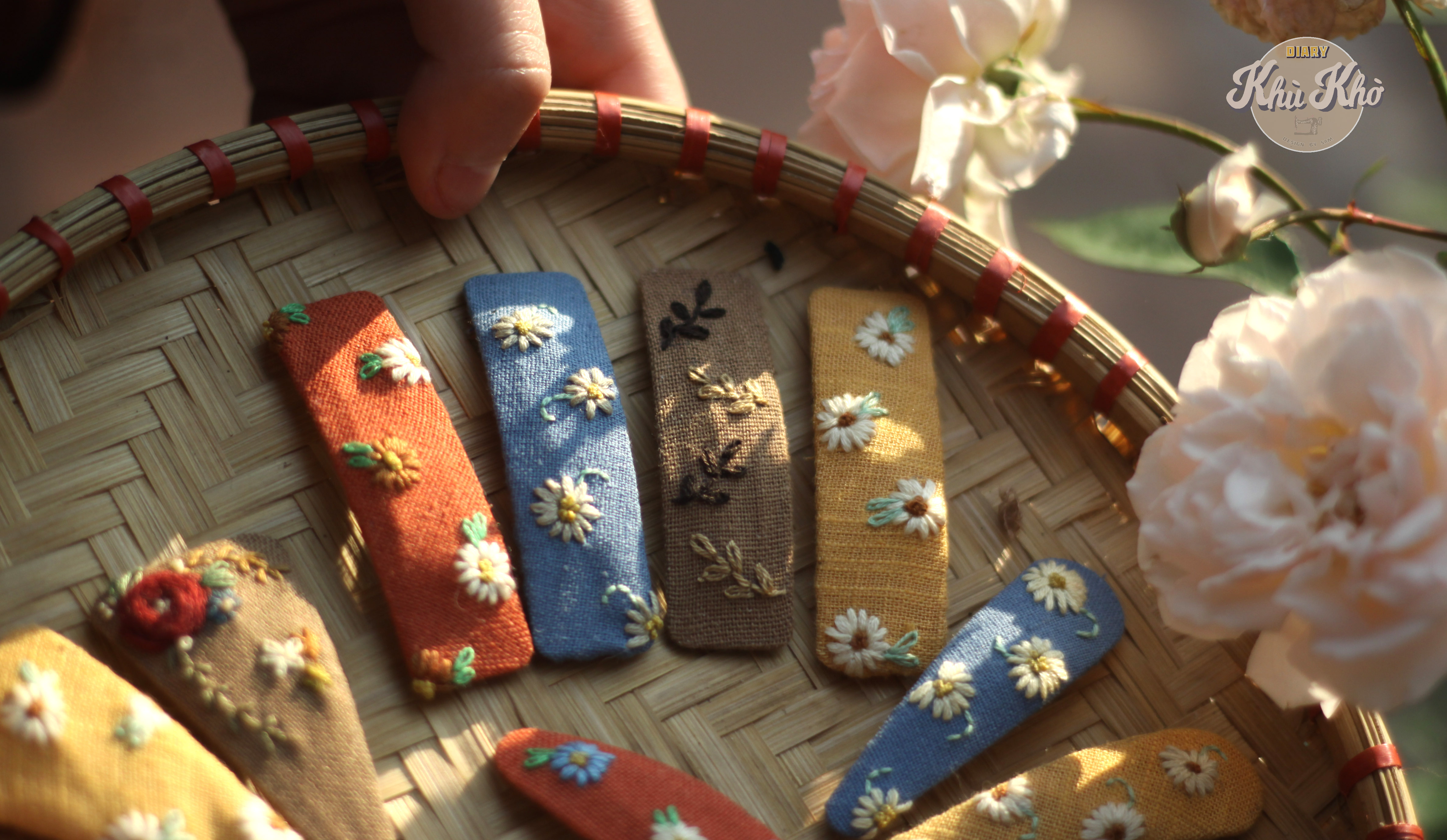 SET 2 KẸP TÓC HANDMADE THÊU TAY chat để chọn mẫu