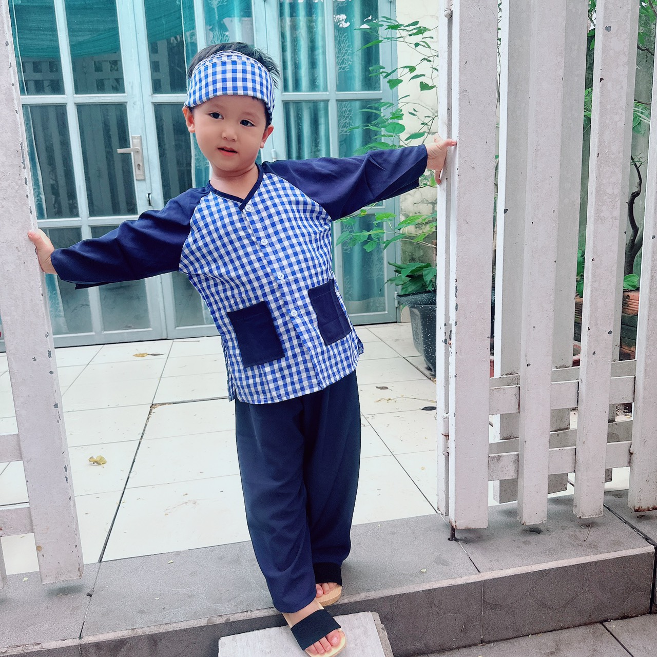 Bộ bà ba bé trai kèm khăn rằn