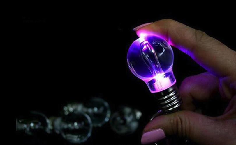 Móc khóa bóng đèn có led 7 màu (Trong suốt)