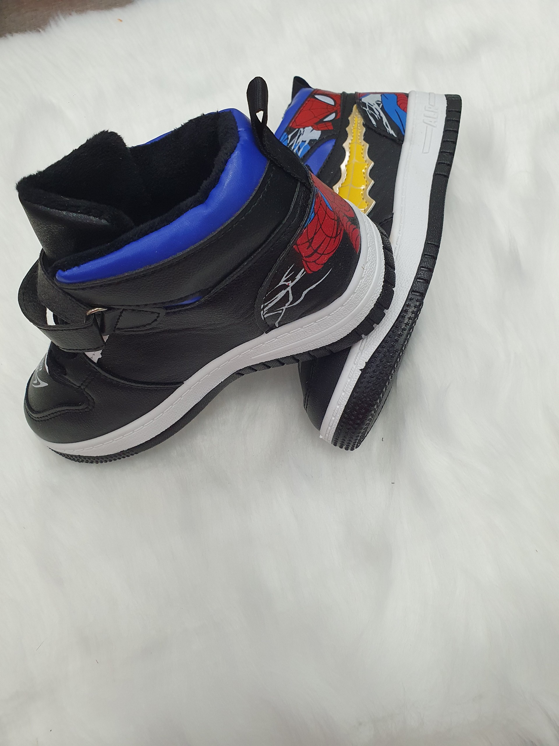 GIÀY THỂ THAO BÉ TRAI JORDAN 601