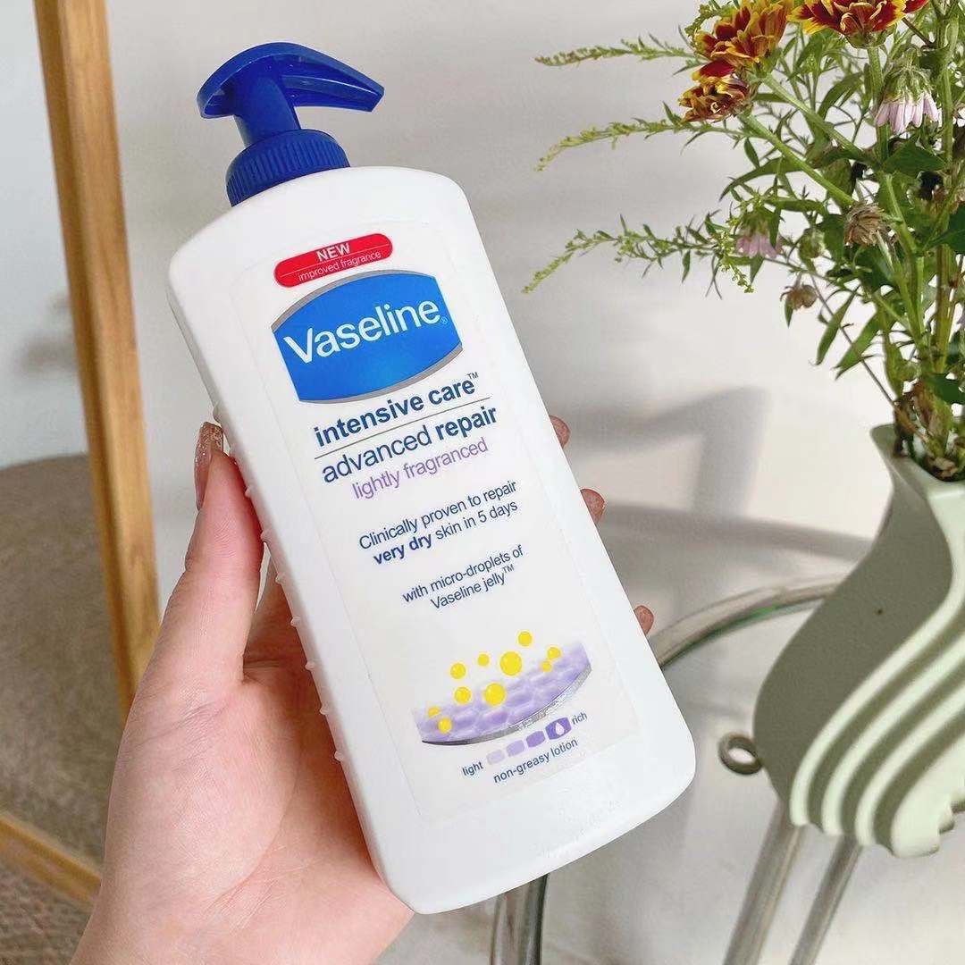 Sữa dưỡng thể Vaseline Healthy White Body dưỡng trắng da 400ml