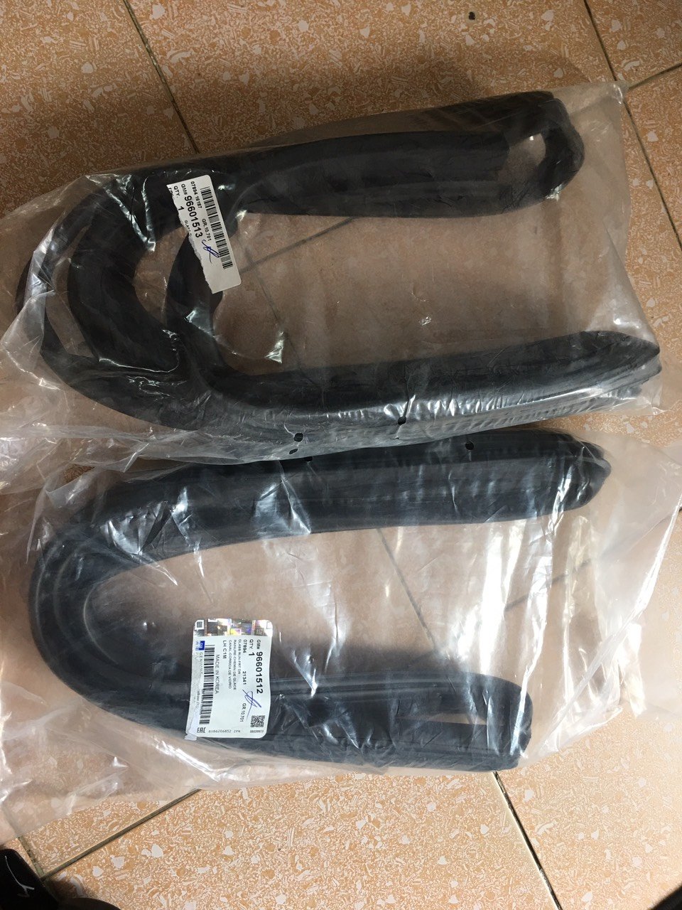 Ron/ gioăng lên xuống kính matiz 3 , spark m200 - phụ tùng xe cỏ