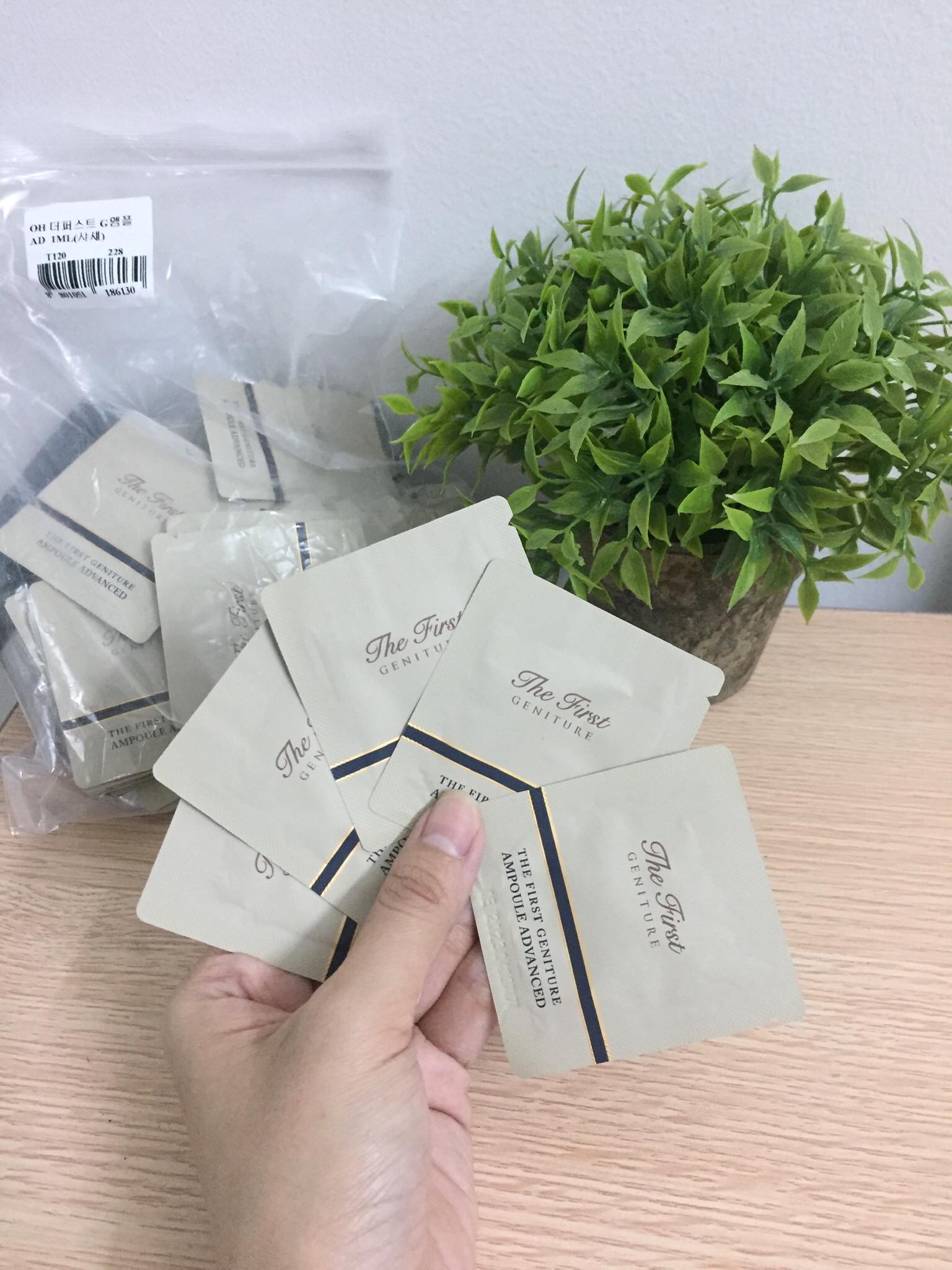 [HCM]Combo 10 gói Tinh Chất Vàng Ohui The First