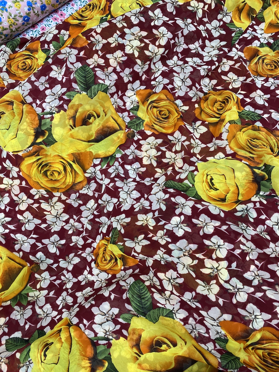 Vải voan chiffon hoa hồng vàng MS1283
