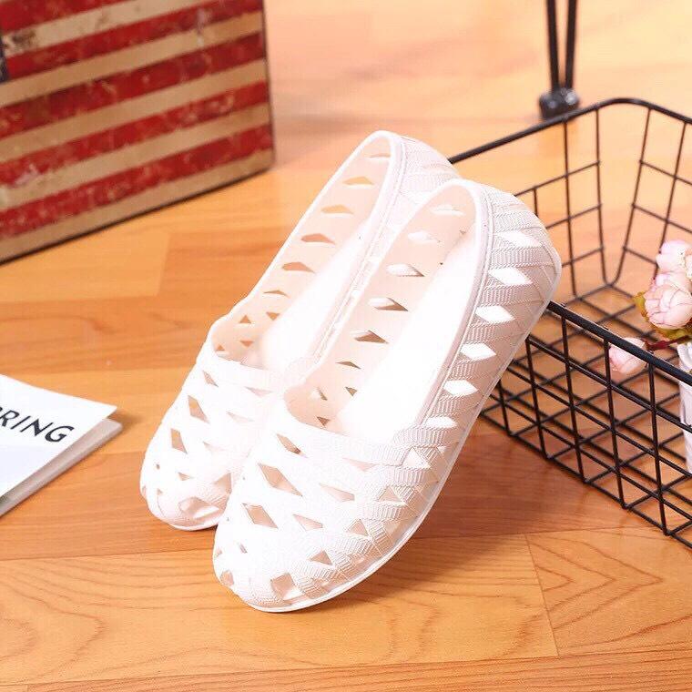 Giày rọ nhựa đi mưa đế bệt