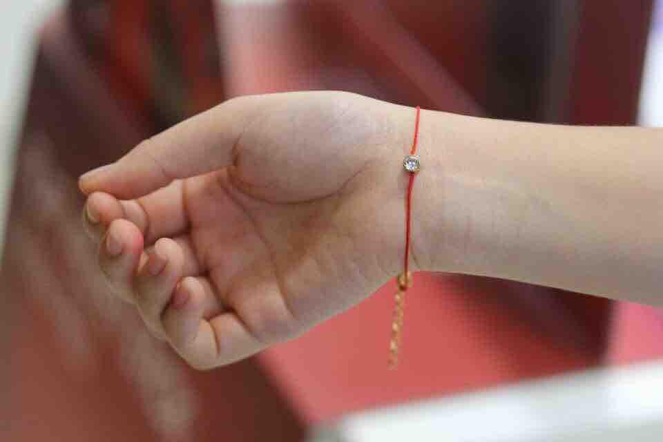 Vòng tay chỉ đỏ kim vàng thái lan